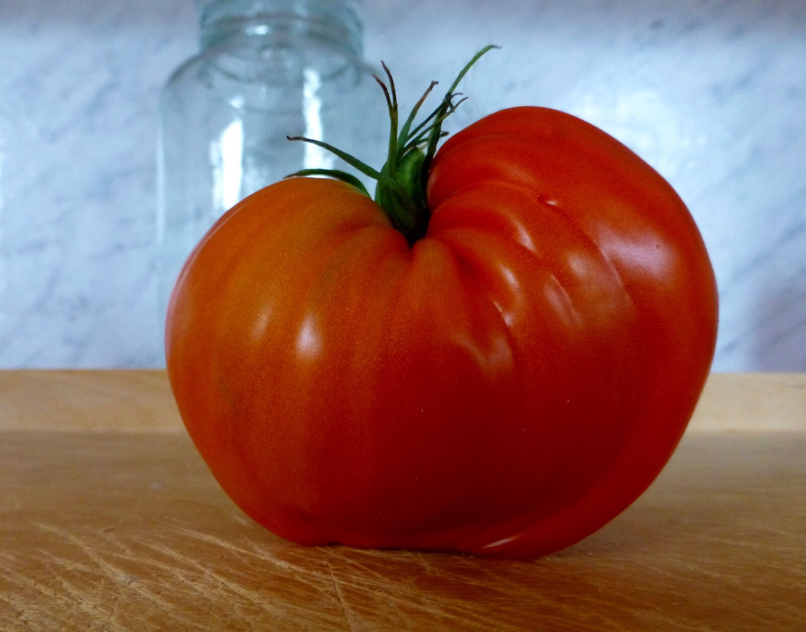 Panasonic DMC-TZ31 sample photo. Tomato, solanum lycopersicum, red photography