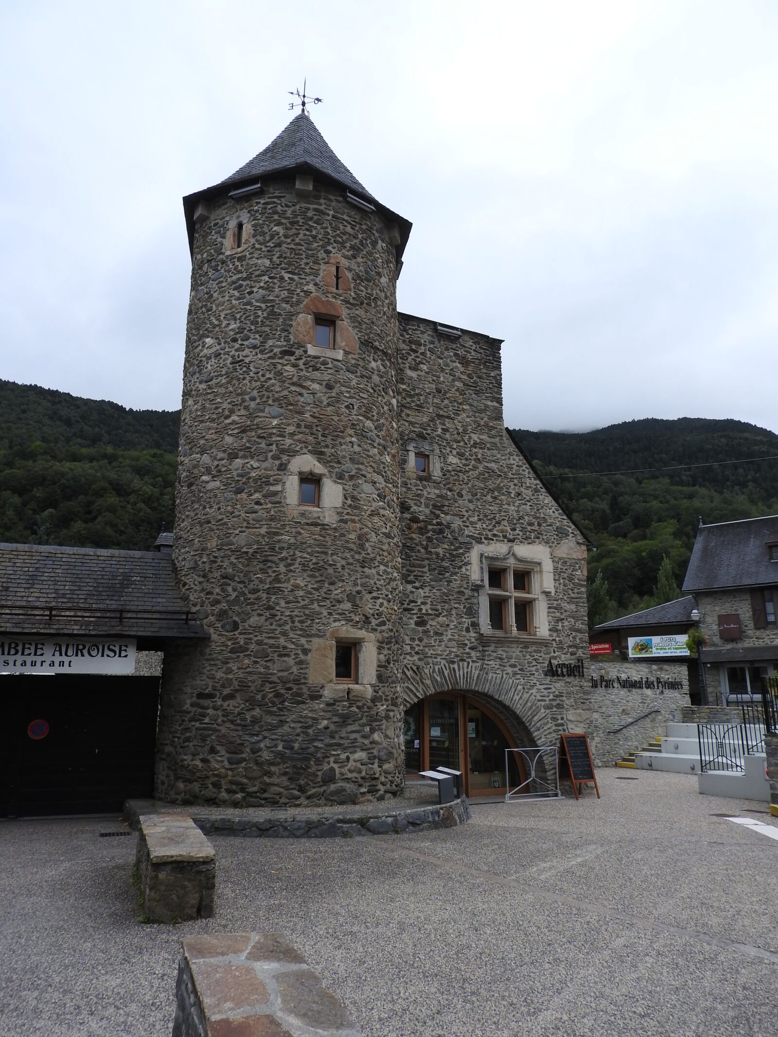 Nikon Coolpix P610 sample photo. Poret, st lary, the photography