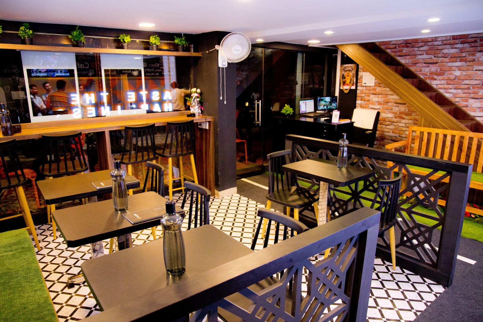 Canon RF 24-105mm F4L IS USM sample photo. Hotel, cafe, restaurant photography