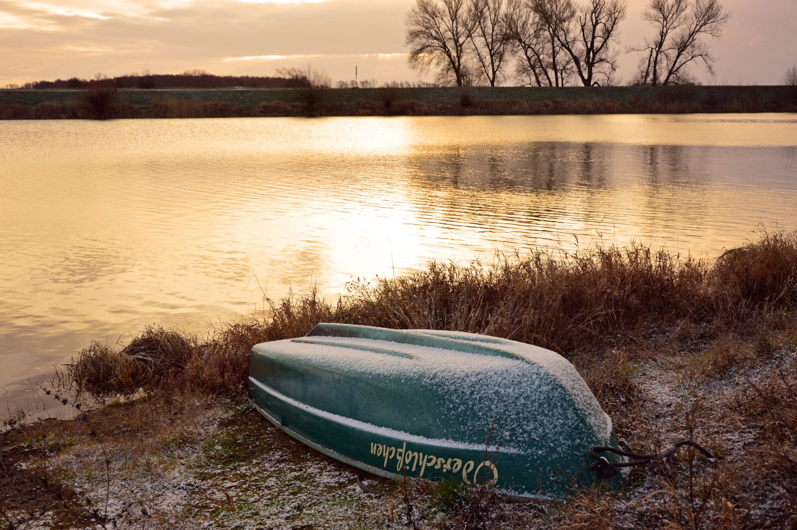 Nikon D3200 sample photo. Boat, rowing boat, winter photography