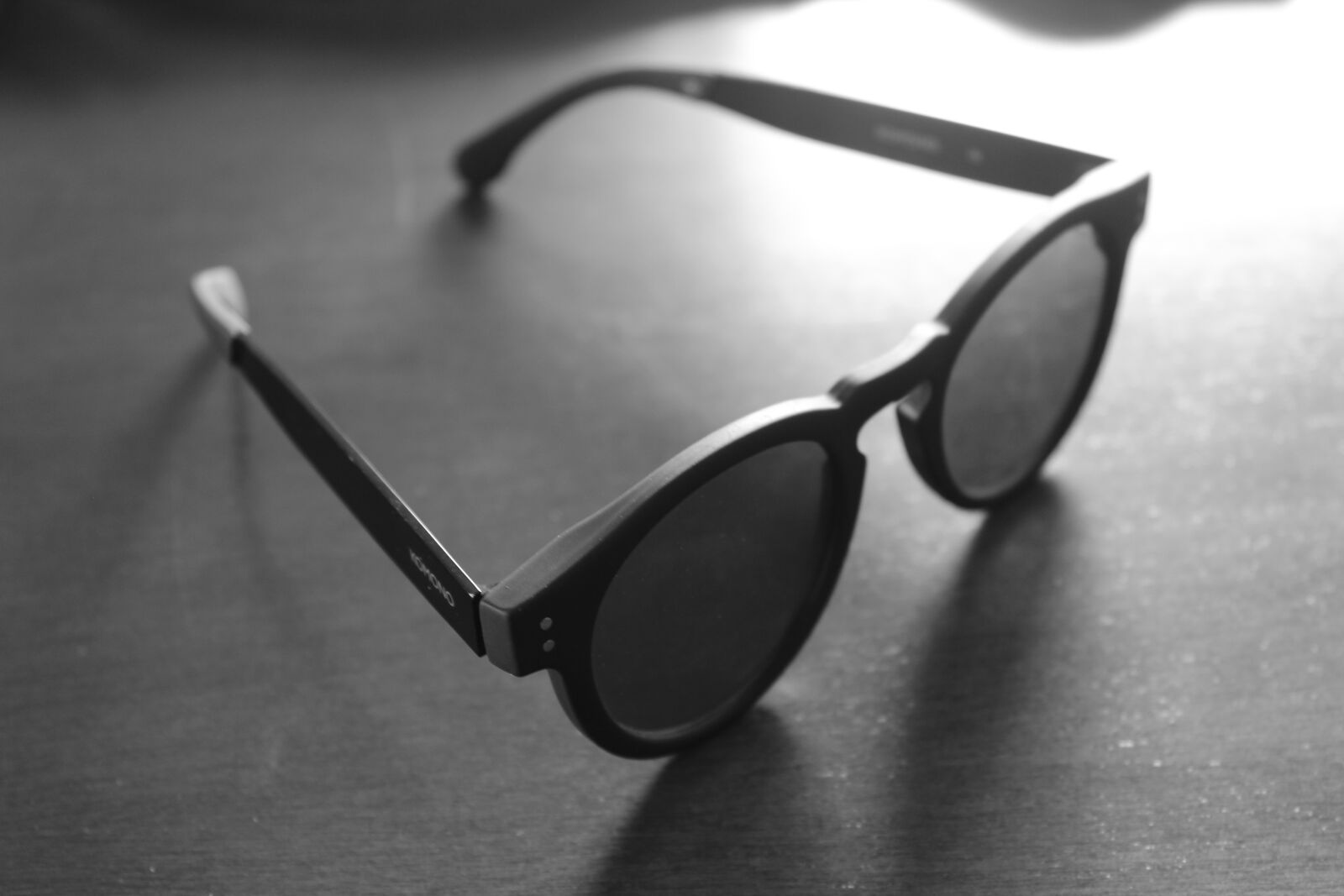Canon EOS 600D (Rebel EOS T3i / EOS Kiss X5) sample photo. Glasses, black, white photography