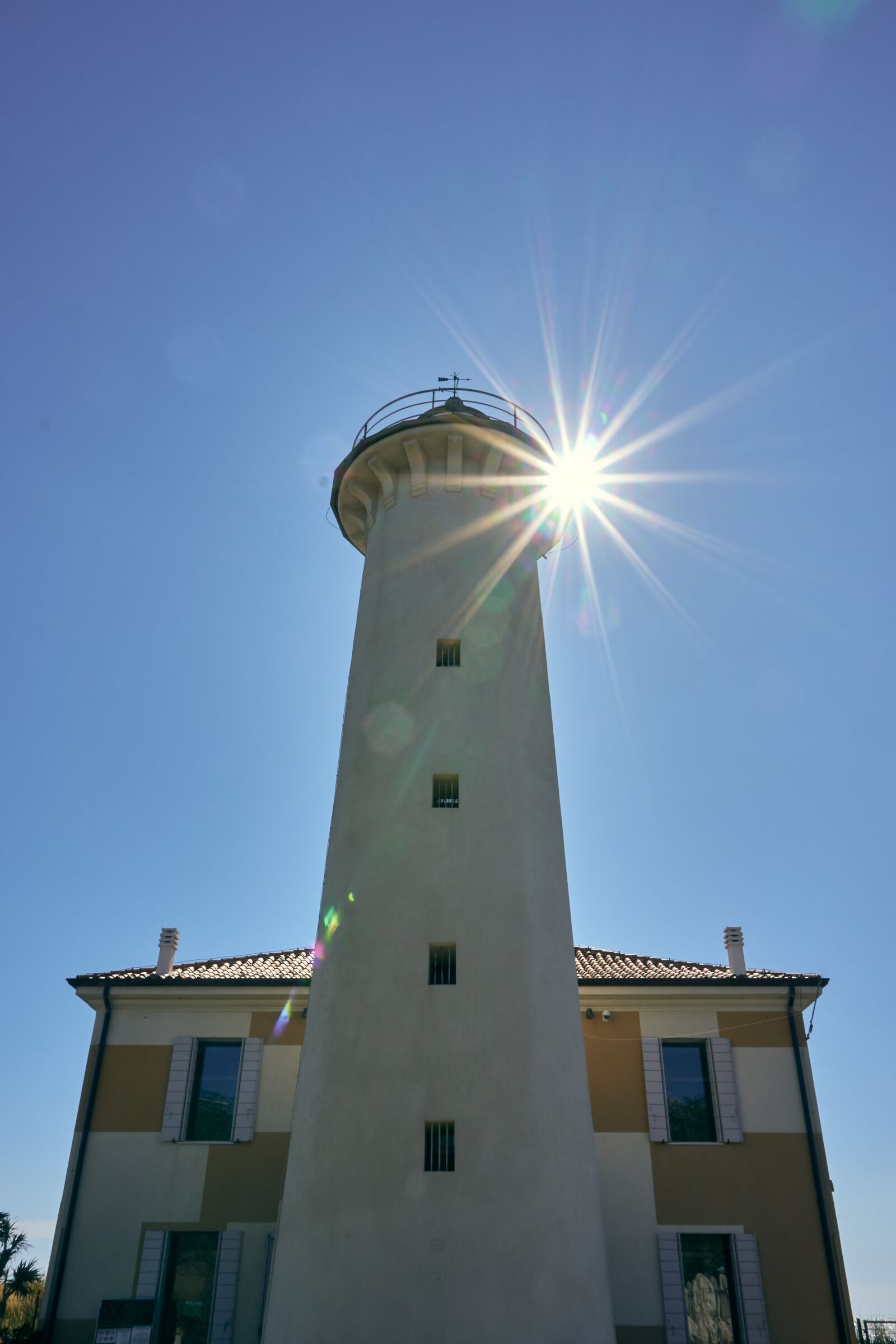 Sony a6400 sample photo. Lighthouse, sun, backlighting photography