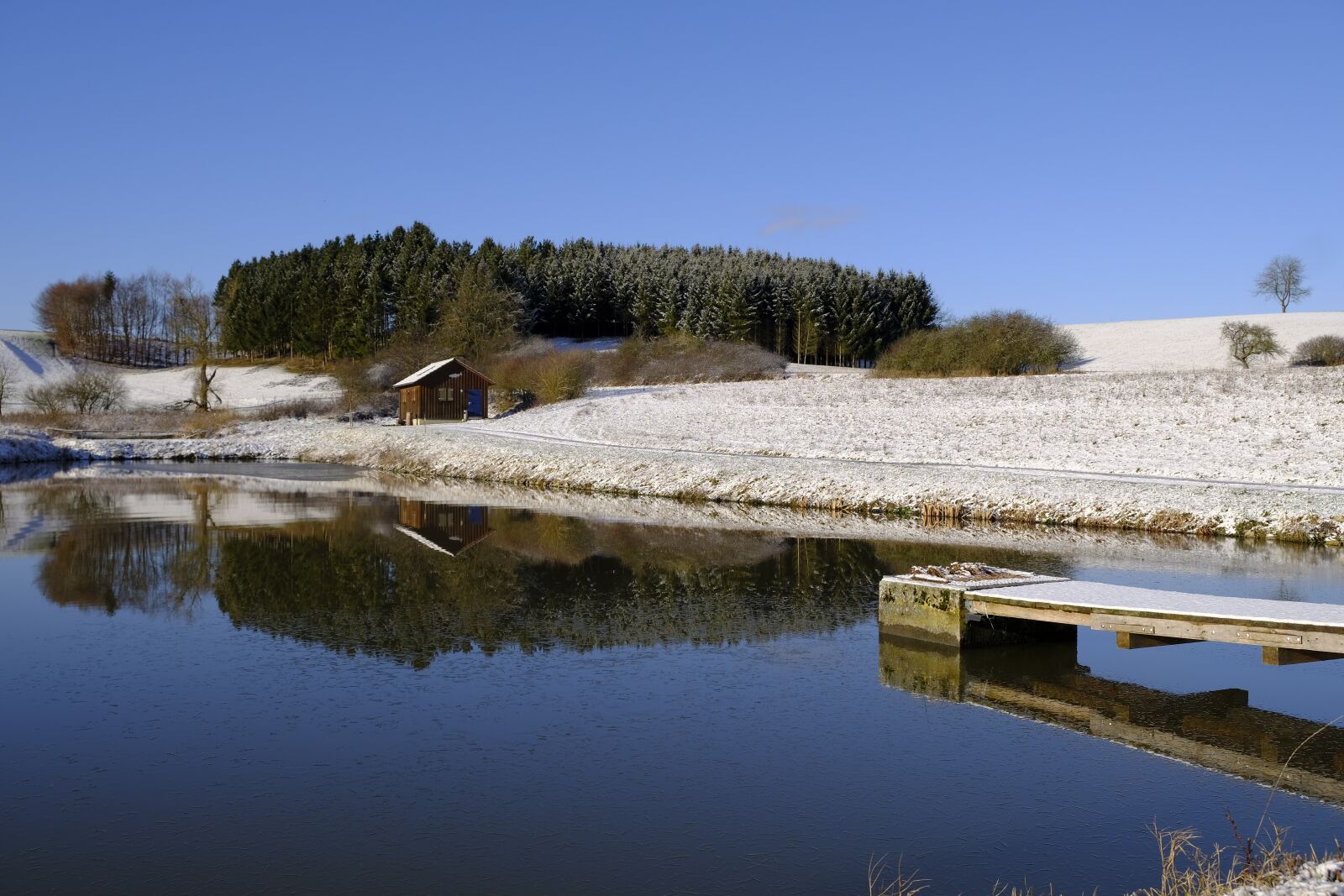Fujifilm XF 18-55mm F2.8-4 R LM OIS sample photo. Winter, snow, lake photography