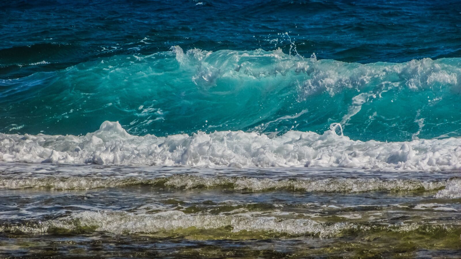 Canon PowerShot SX400 IS sample photo. Wave, smashing, sea photography