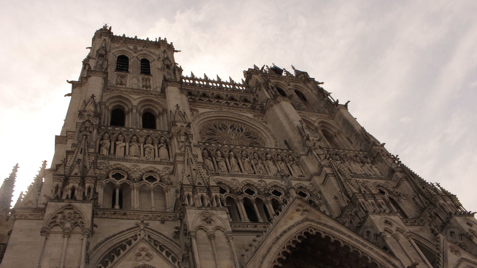 Canon EOS 100D (EOS Rebel SL1 / EOS Kiss X7) sample photo. Cathedral, amiens, heritage photography