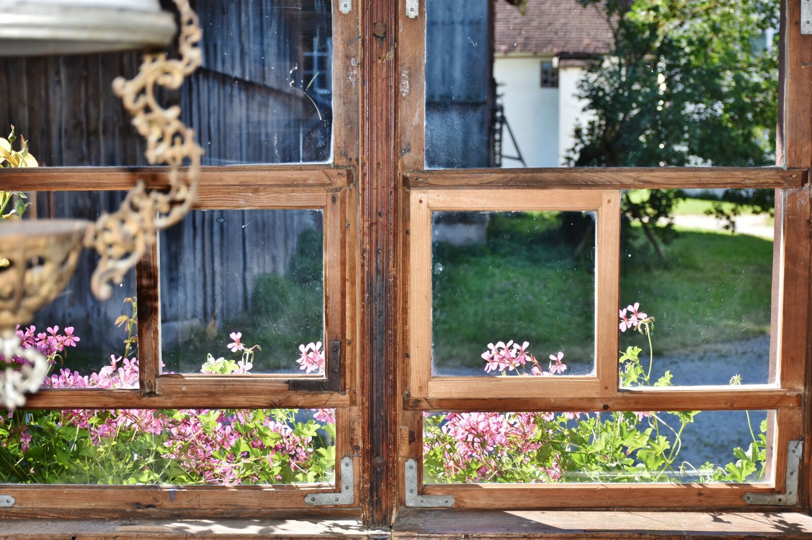 Nikon D7200 sample photo. Window, old, ailing photography