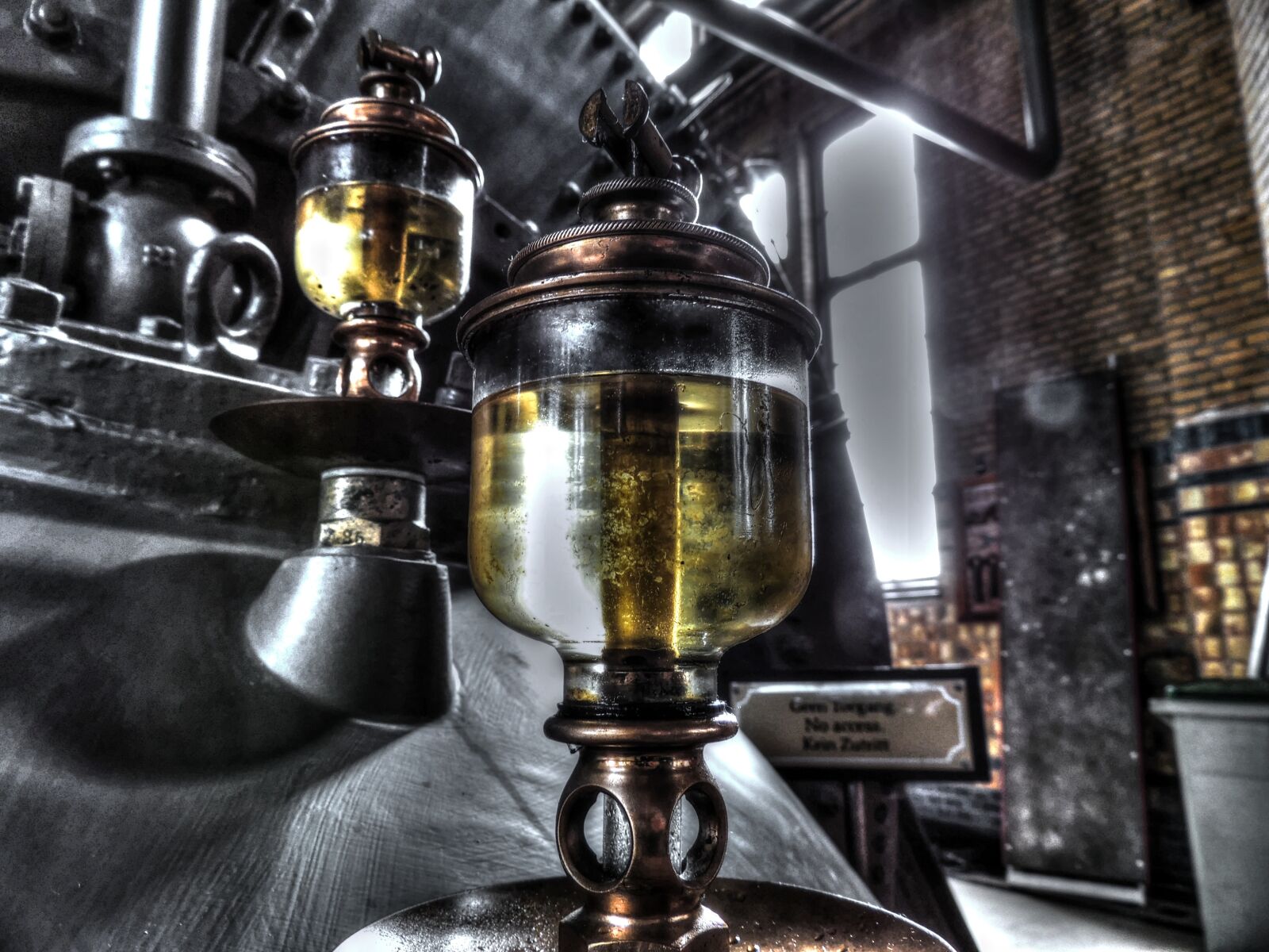 Nikon Coolpix P510 sample photo. Oil, oliepotje, lubricating oil photography