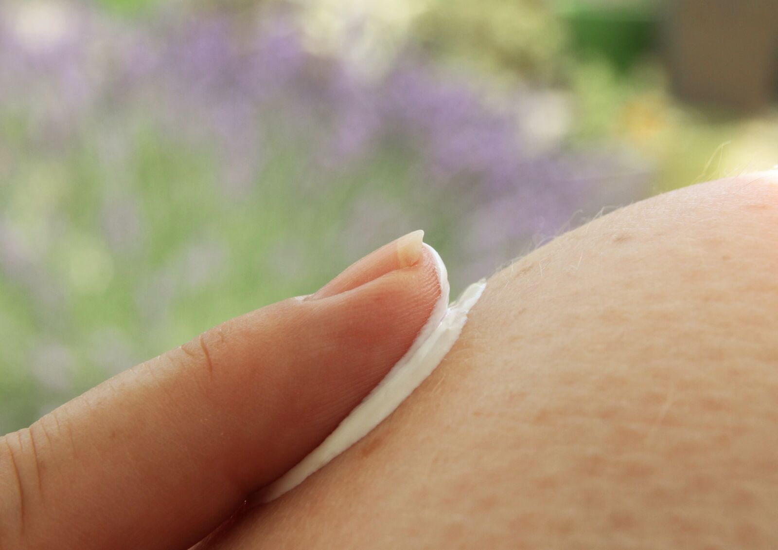 Canon EOS 50D sample photo. Skin care, applying, sunblock photography