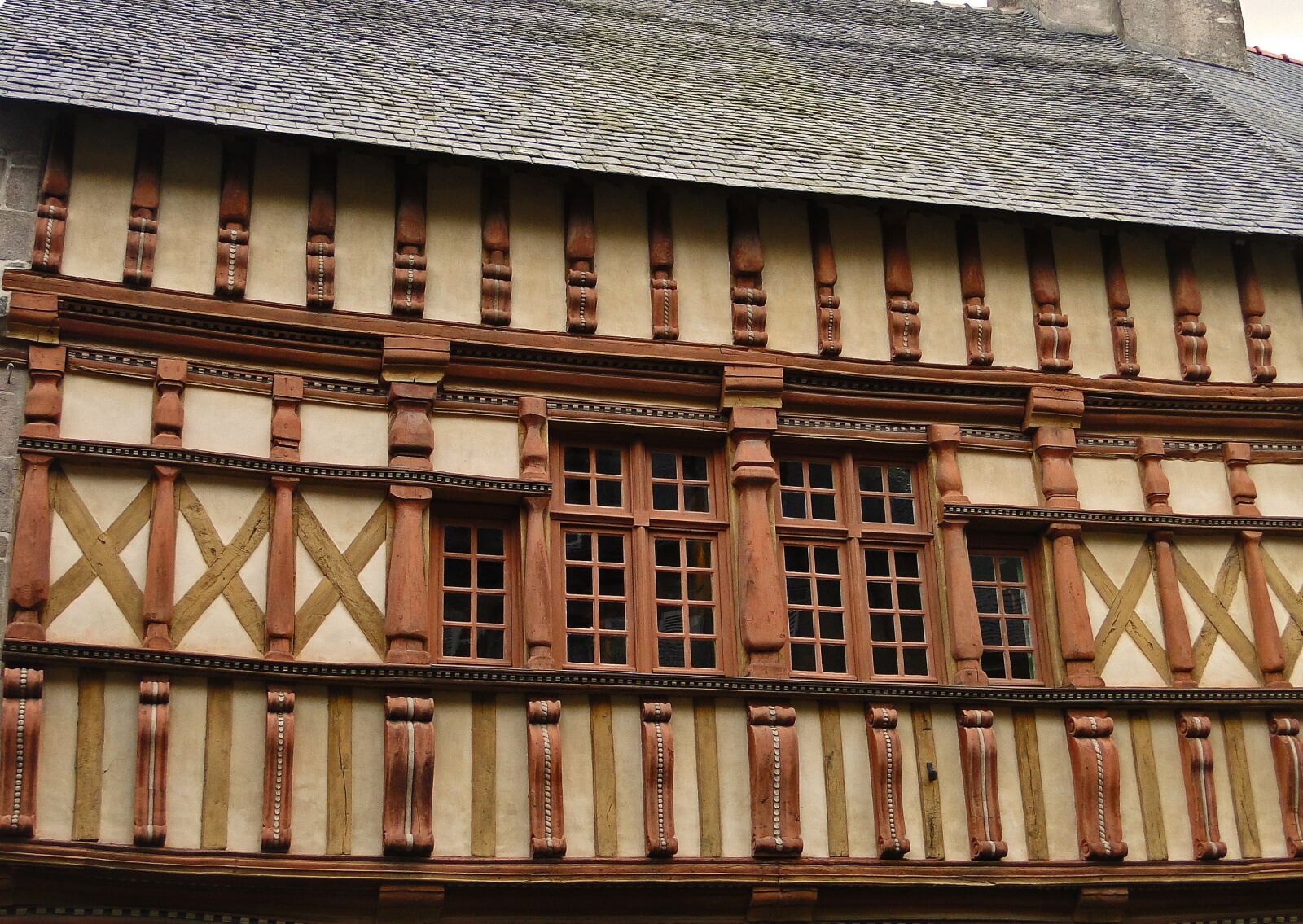 Sony Cyber-shot DSC-HX1 sample photo. Facade, old houses, house photography