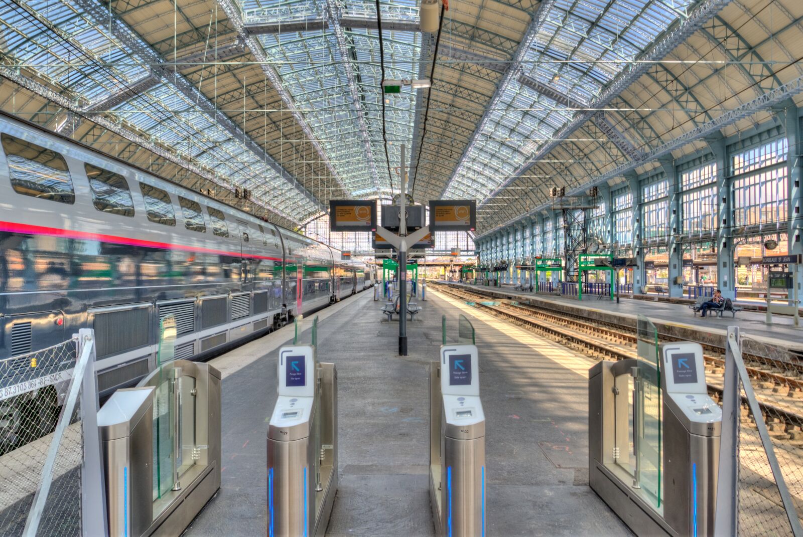 Nikon D610 sample photo. Bordeaux, station, train photography