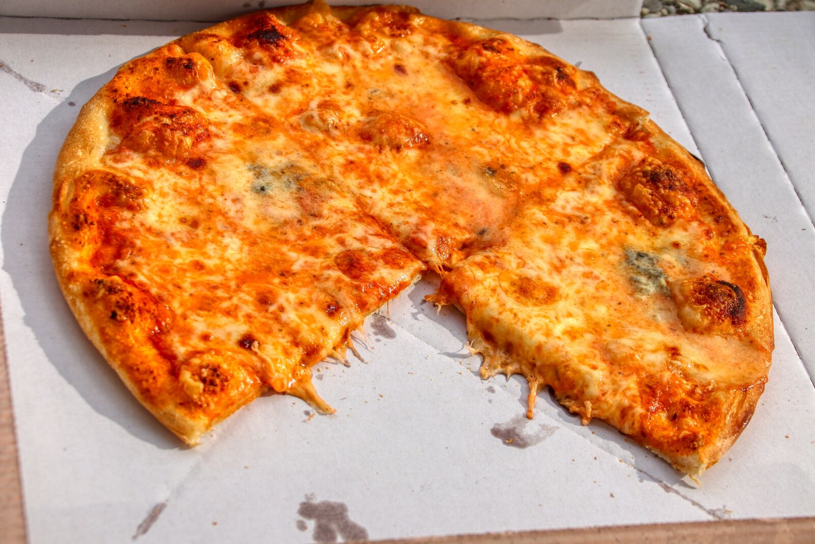 Canon EOS 80D sample photo. Pizza, pizza box, cheese photography