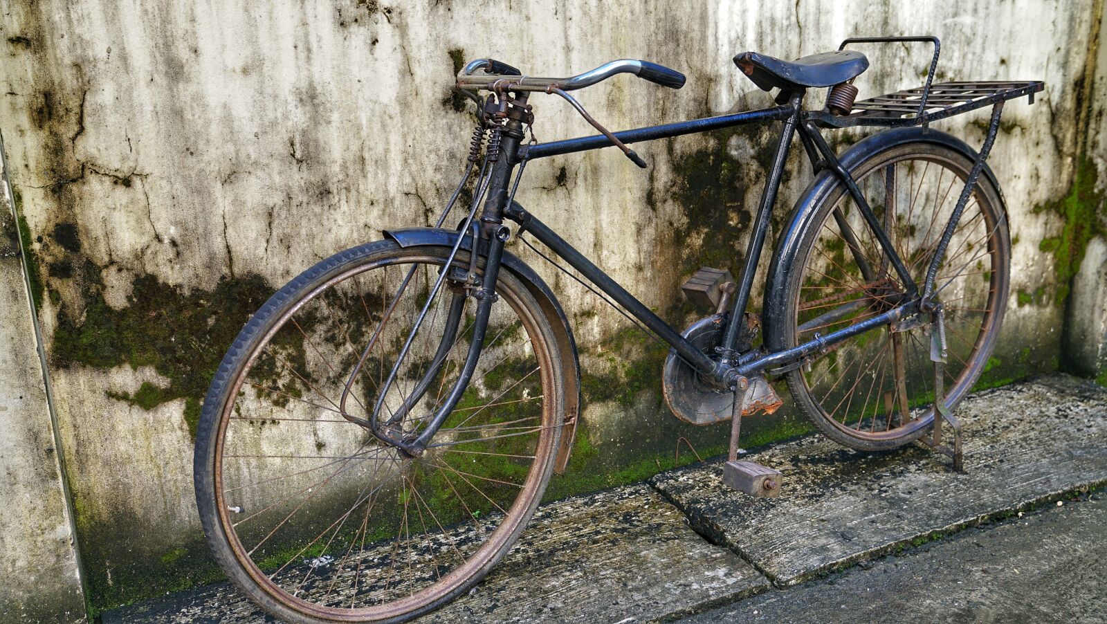 Sony a7R II + Sony FE 24-70mm F2.8 GM sample photo. Old, bicycle, mens photography