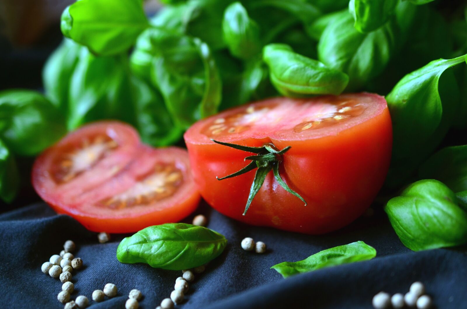 Nikon D5100 sample photo. Food, tomato, lettuce, vegetables photography