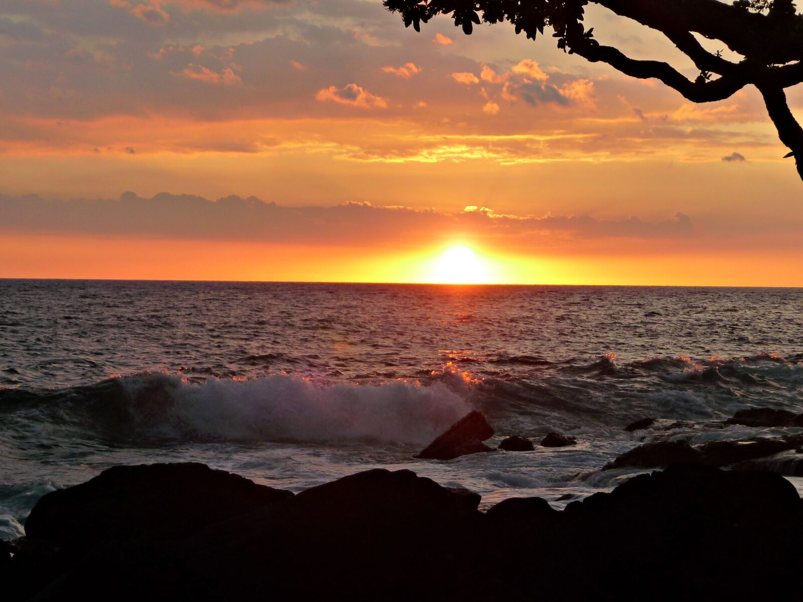 Panasonic Lumix DMC-TZ5 sample photo. Sunset, hawaii, photographic background photography