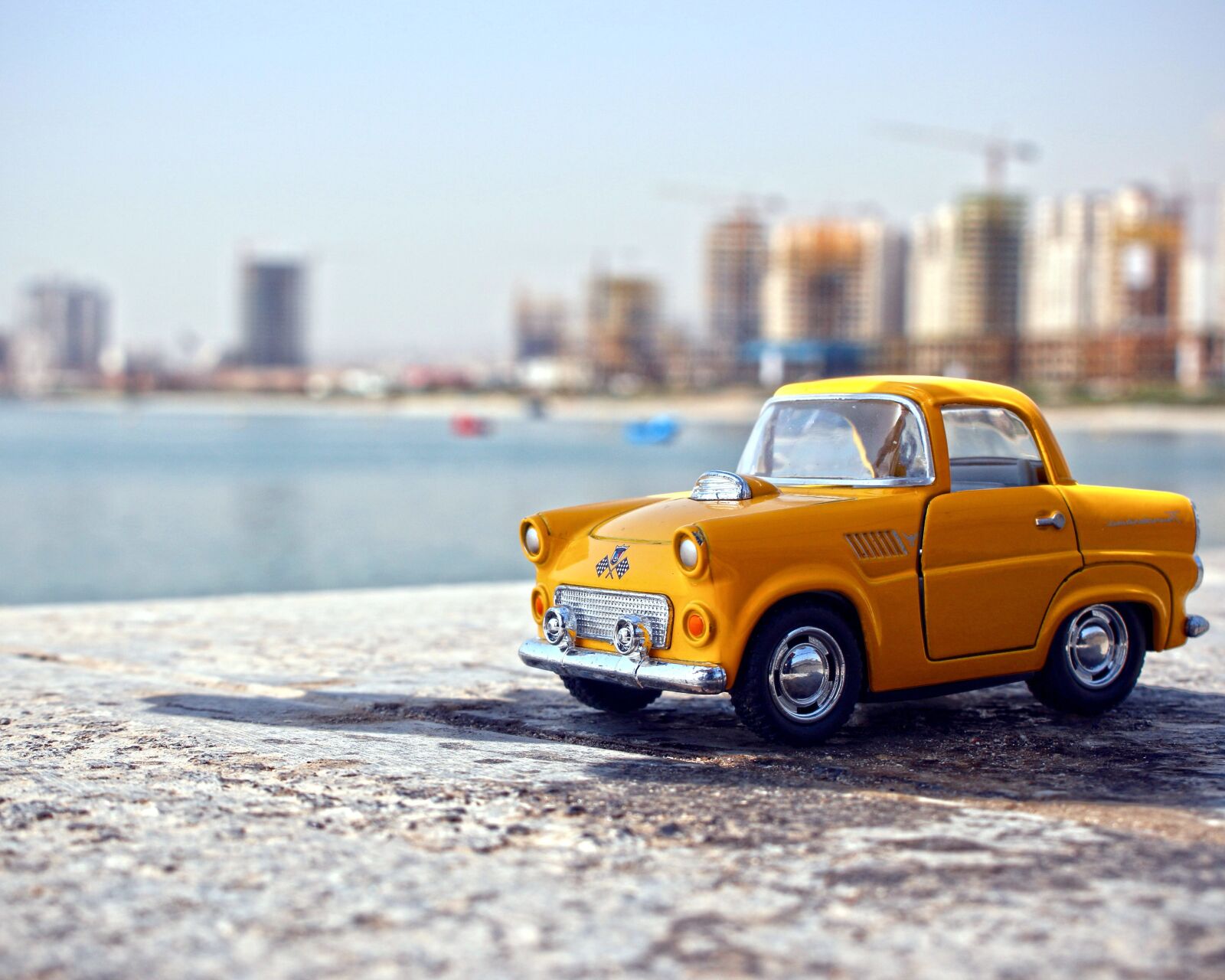 Canon EOS 70D + Canon EF-S 18-55mm F3.5-5.6 IS STM sample photo. Small yellow car, toy photography