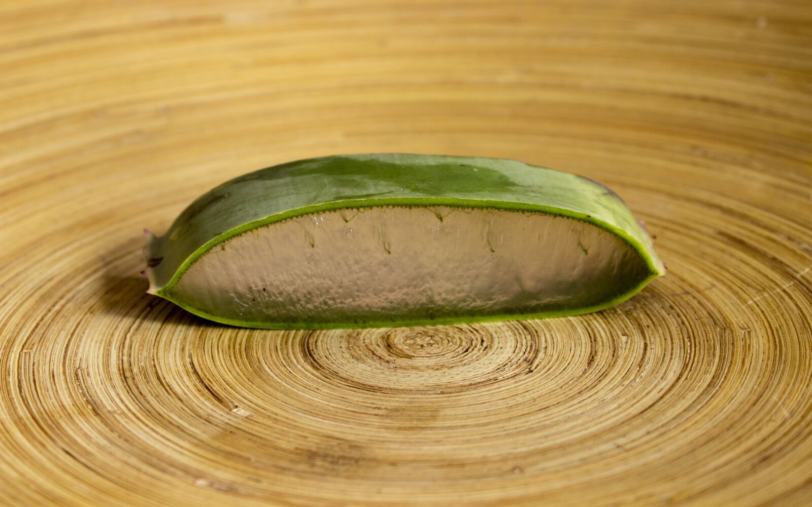 Canon EOS 600D (Rebel EOS T3i / EOS Kiss X5) sample photo. Food, wooden, healthy photography