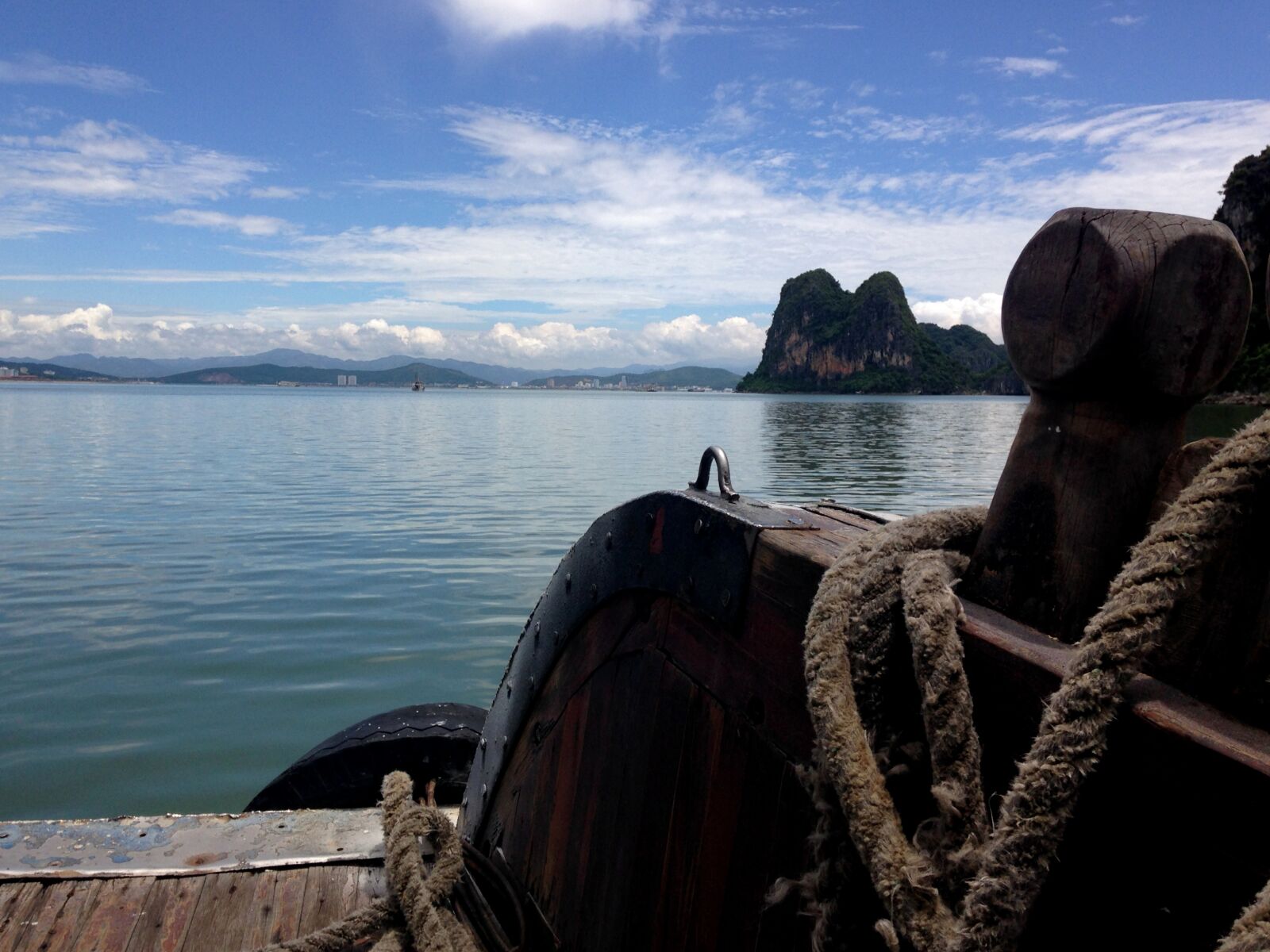 iPhone 5c back camera 4.12mm f/2.4 sample photo. Bay, blue, sky, boat photography