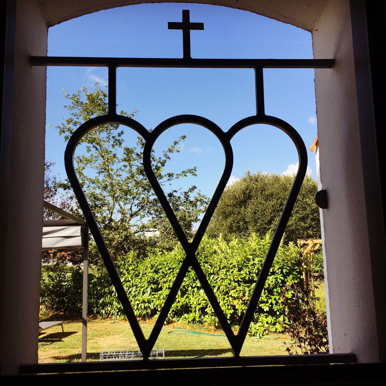 Apple iPhone 6 sample photo. Cross, vendée, field photography