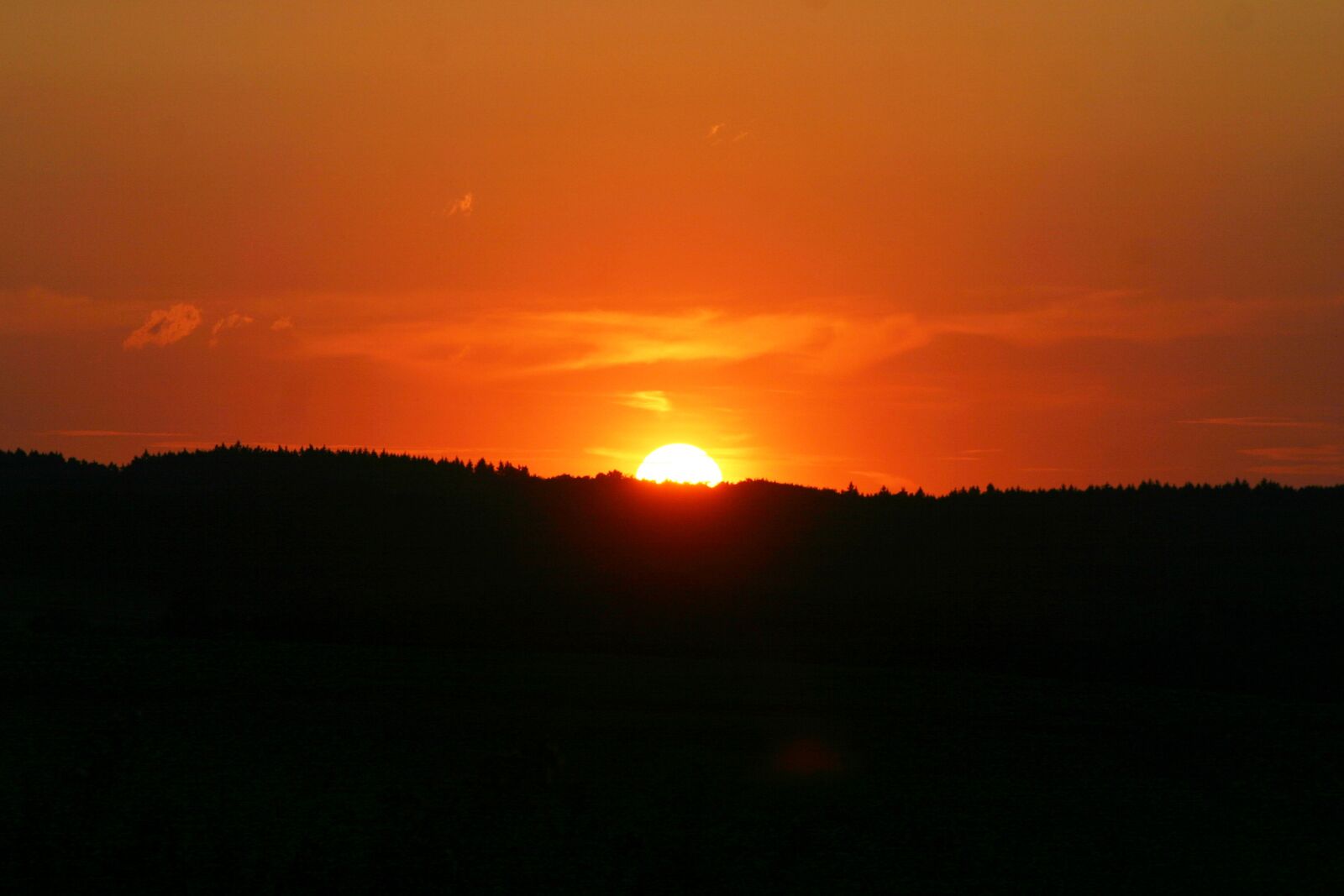 Canon EOS 300D (EOS Digital Rebel / EOS Kiss Digital) sample photo. Sunset, sun, afterglow photography