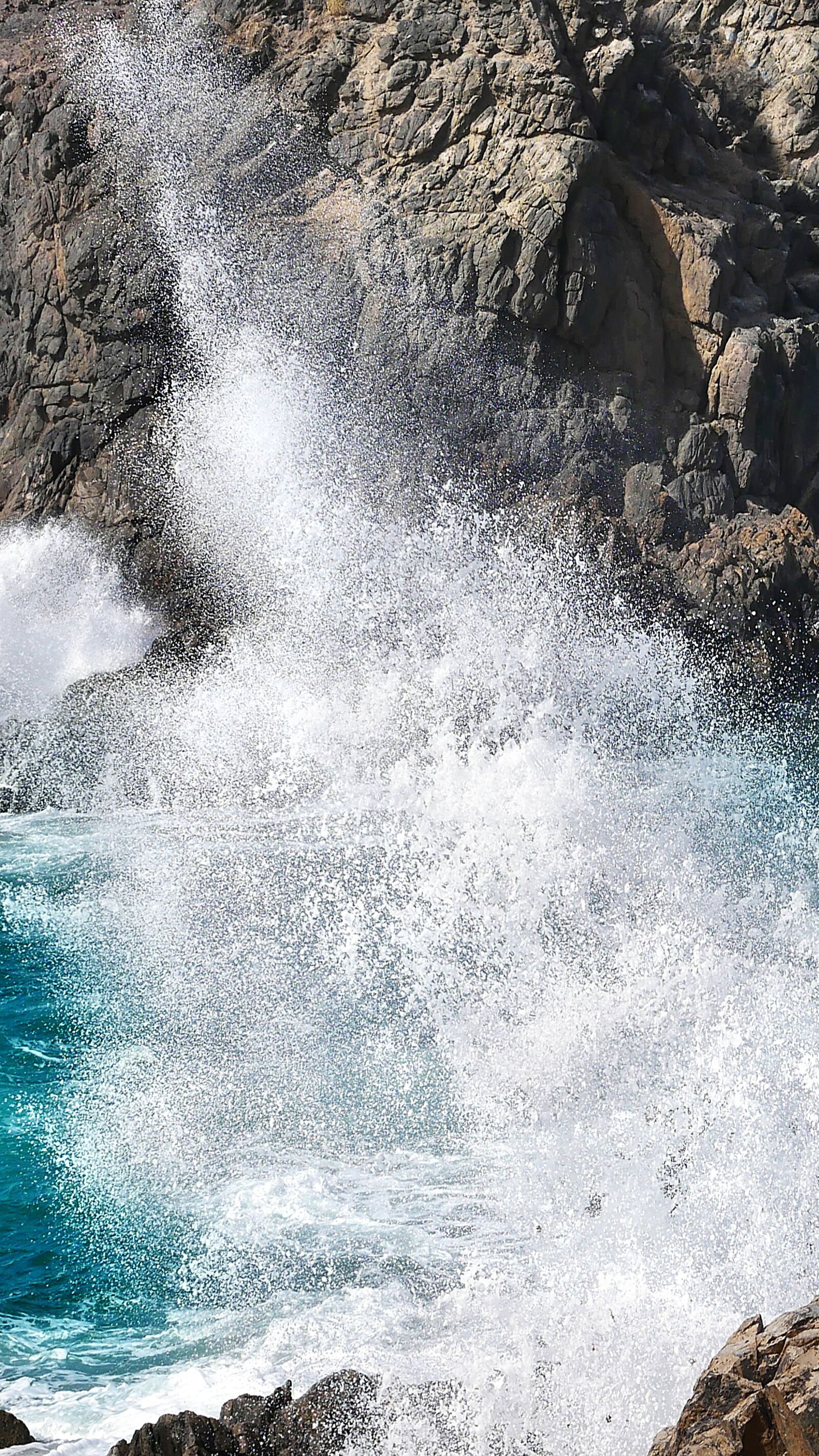 Panasonic Lumix DMC-GX85 (Lumix DMC-GX80 / Lumix DMC-GX7 Mark II) sample photo. Wave, waterpolo, violent photography