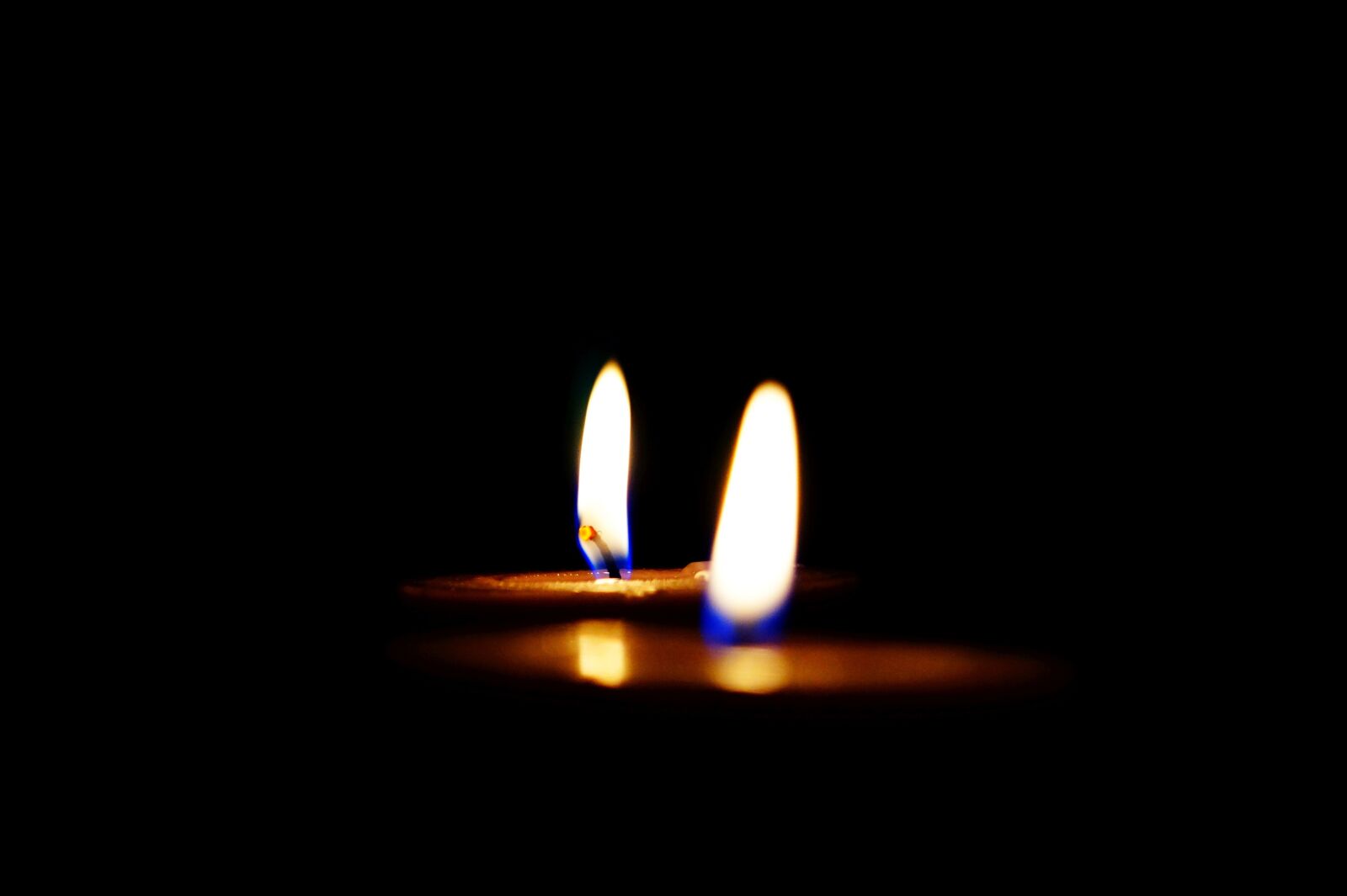 Sony DT 18-55mm F3.5-5.6 SAM II sample photo. Candle, candles, candlelight photography