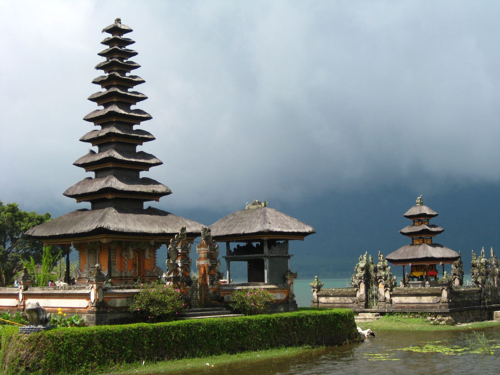 Canon PowerShot SD1100 IS (Digital IXUS 80 IS / IXY Digital 20 IS) sample photo. Bali, temple, indonesia photography