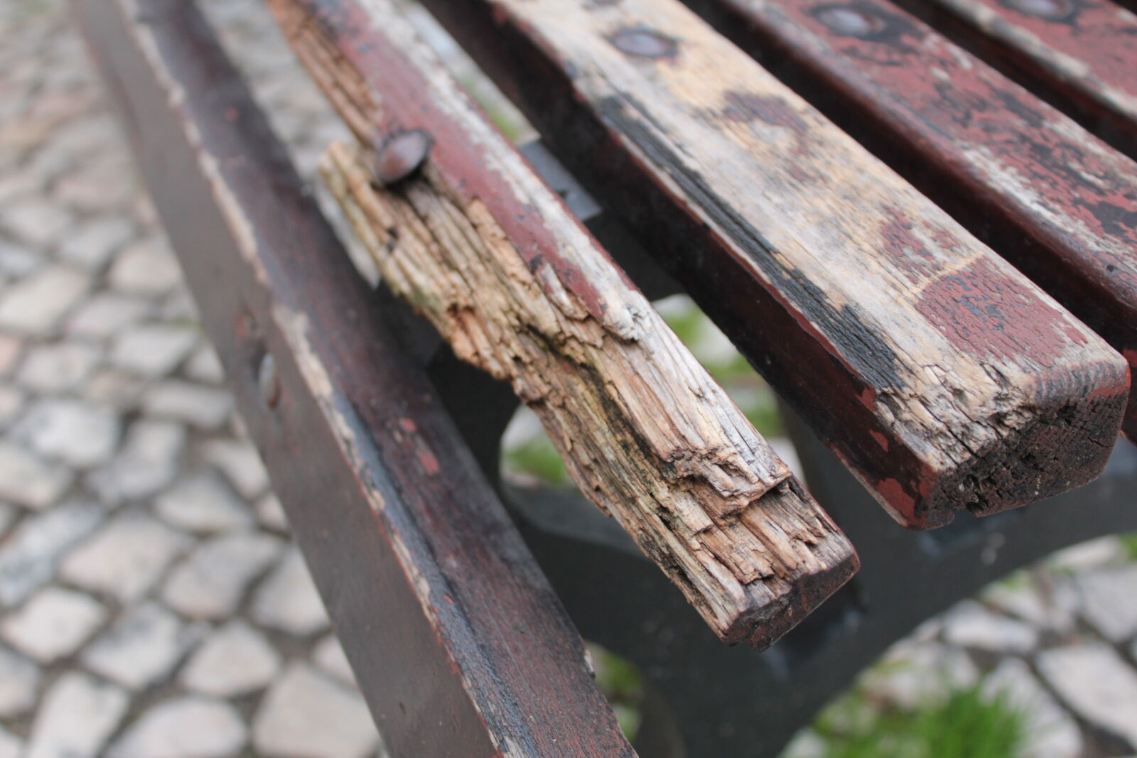 Canon EOS 550D (EOS Rebel T2i / EOS Kiss X4) sample photo. Bench, broken, old, wood photography