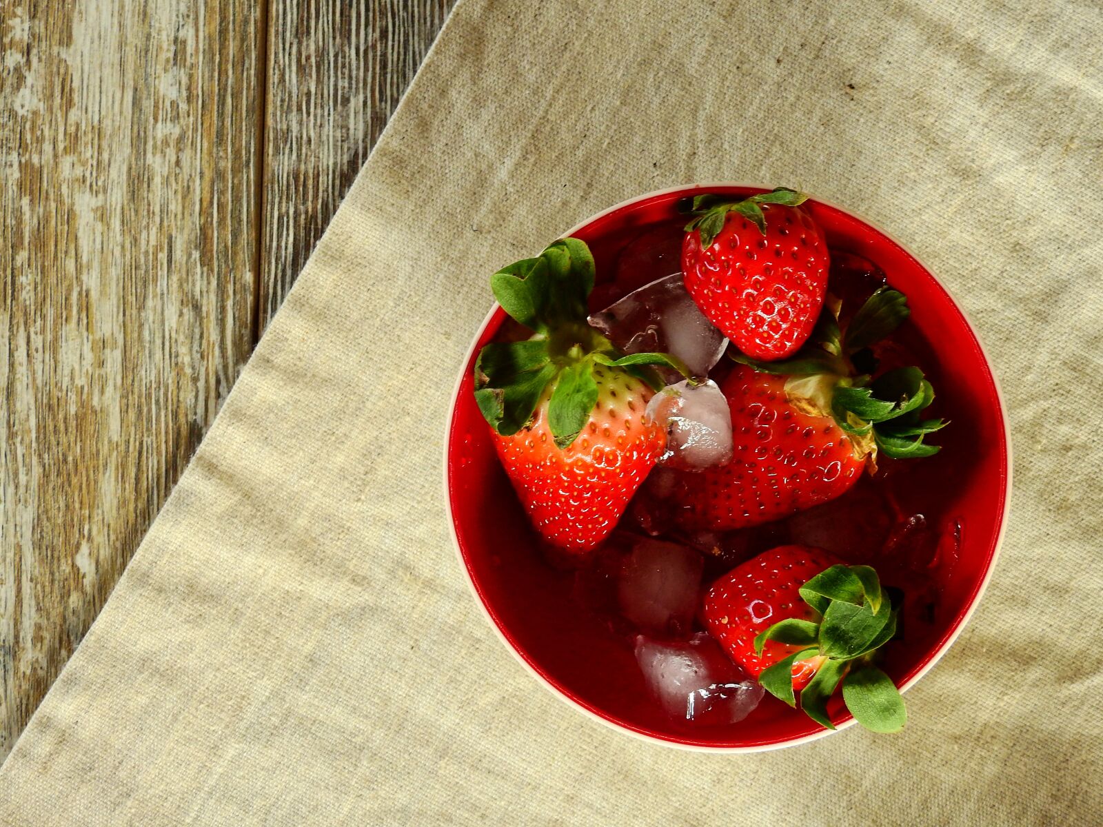 Nikon Coolpix P900 sample photo. Strawberries, berries, fruits photography