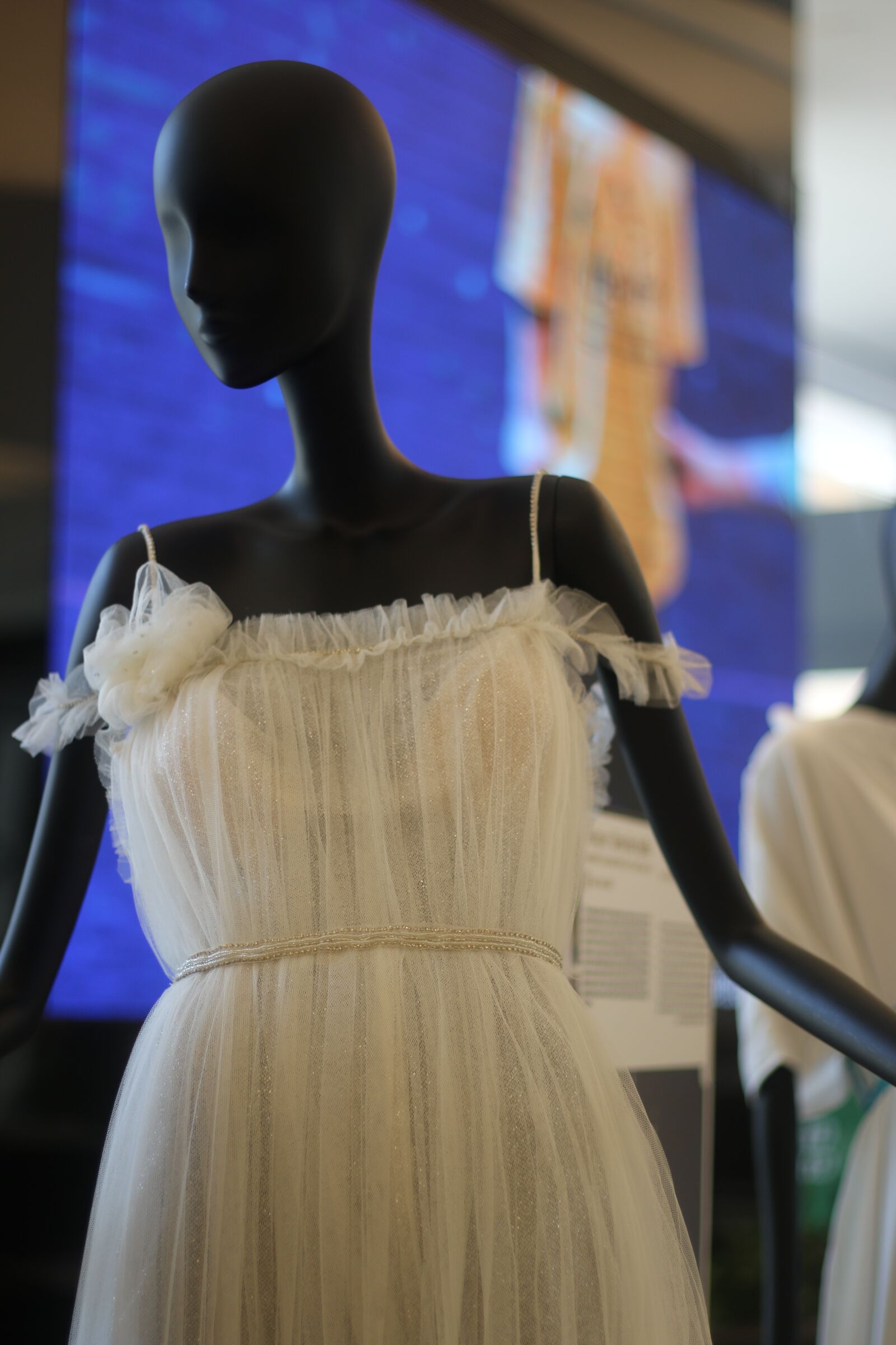 Canon EOS 7D Mark II sample photo. Fashion, dress, white photography