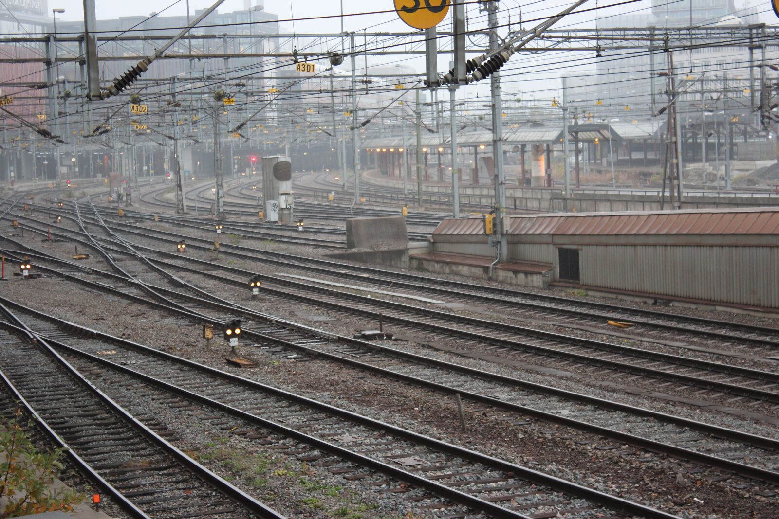 Canon EOS 600D (Rebel EOS T3i / EOS Kiss X5) sample photo. Track, station, central photography