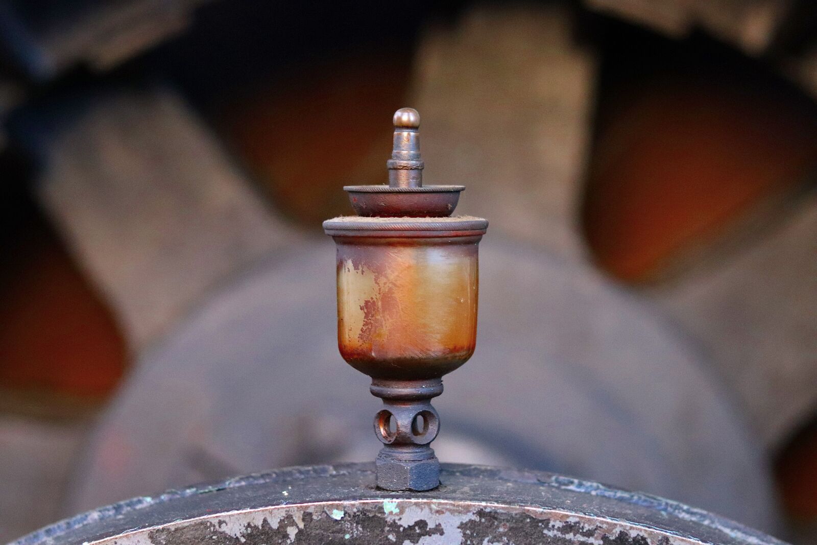 Canon EOS 77D (EOS 9000D / EOS 770D) + Canon EF 50mm F1.8 STM sample photo. History, the old machine photography
