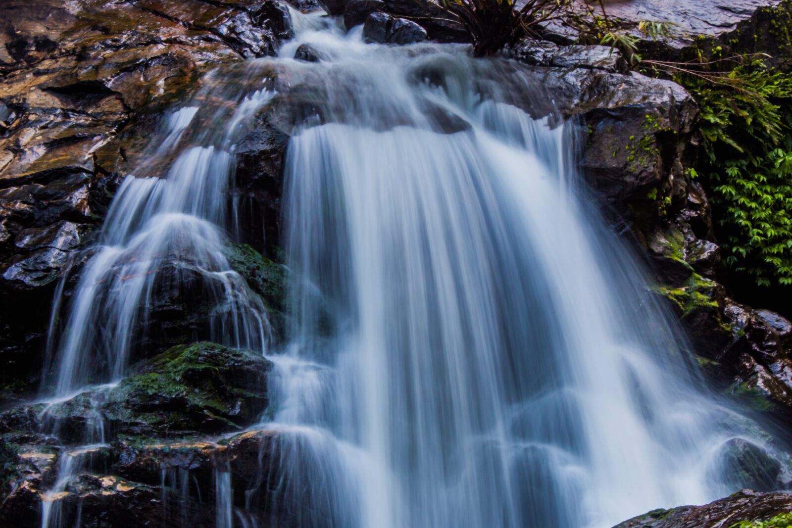 Canon EF-S 18-55mm F3.5-5.6 IS sample photo. Waterfall, water, scene photography