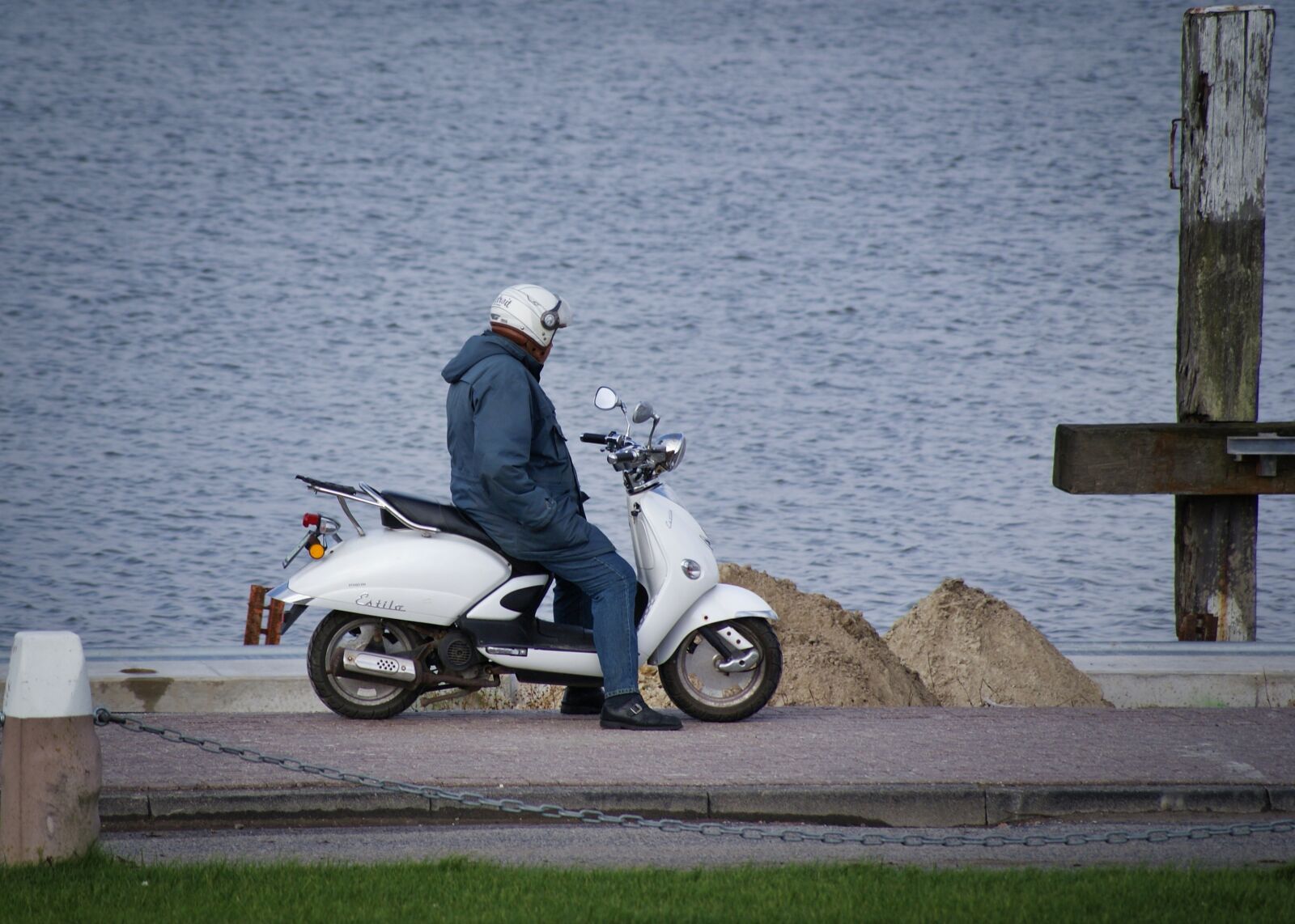 Sony Alpha DSLR-A200 sample photo. Motor scooter, sea, vespa photography
