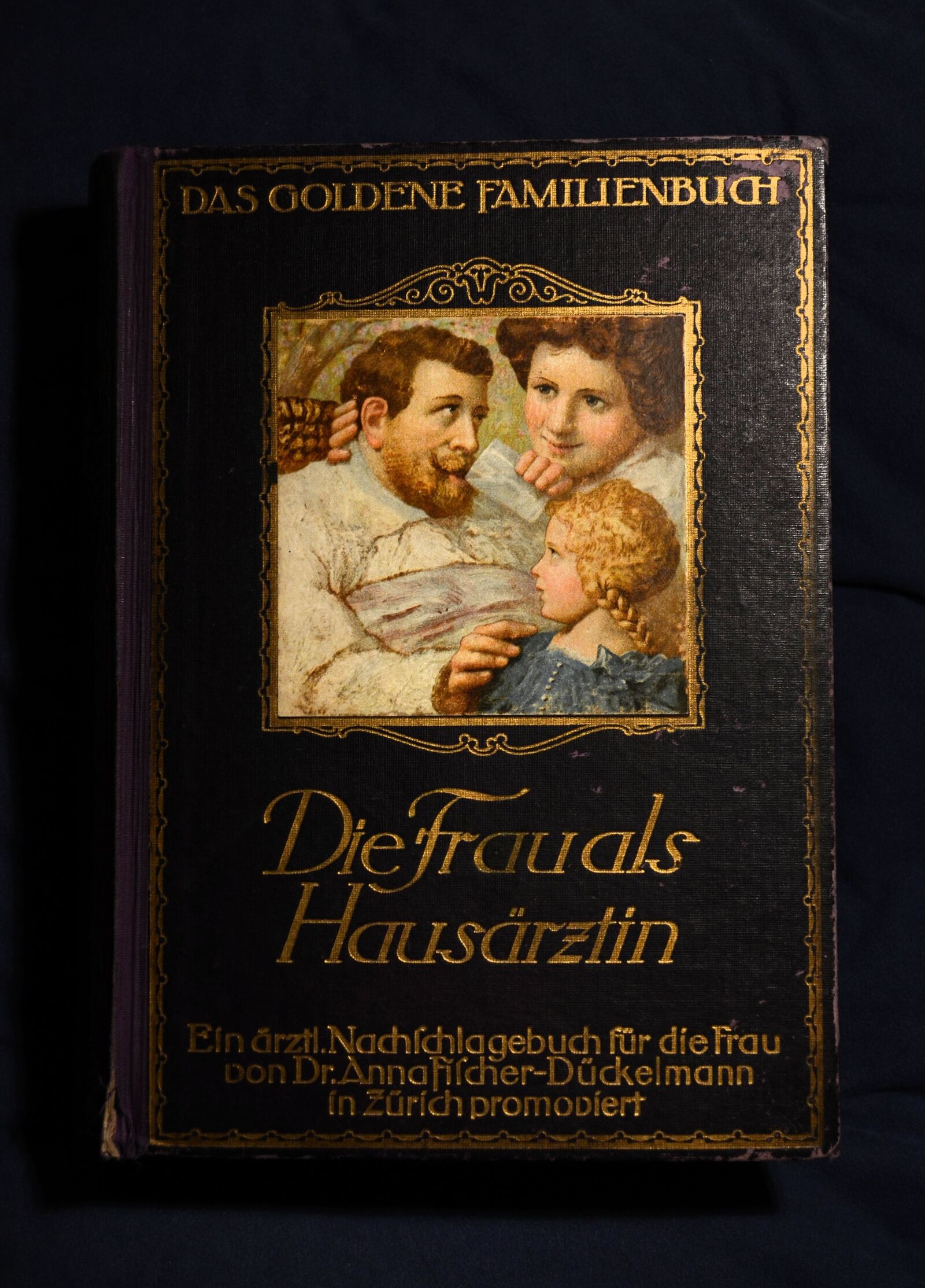 Nikon D5100 sample photo. Antiquariat, antiquarian, book photography