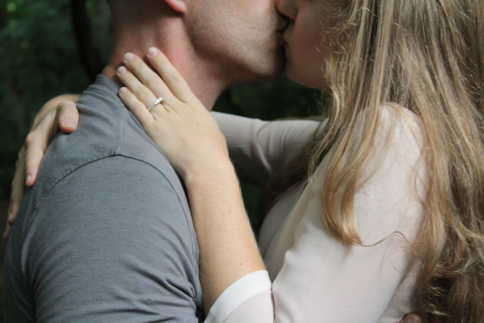 Canon EOS 1200D (EOS Rebel T5 / EOS Kiss X70 / EOS Hi) sample photo. Love, people, kissing, romance photography