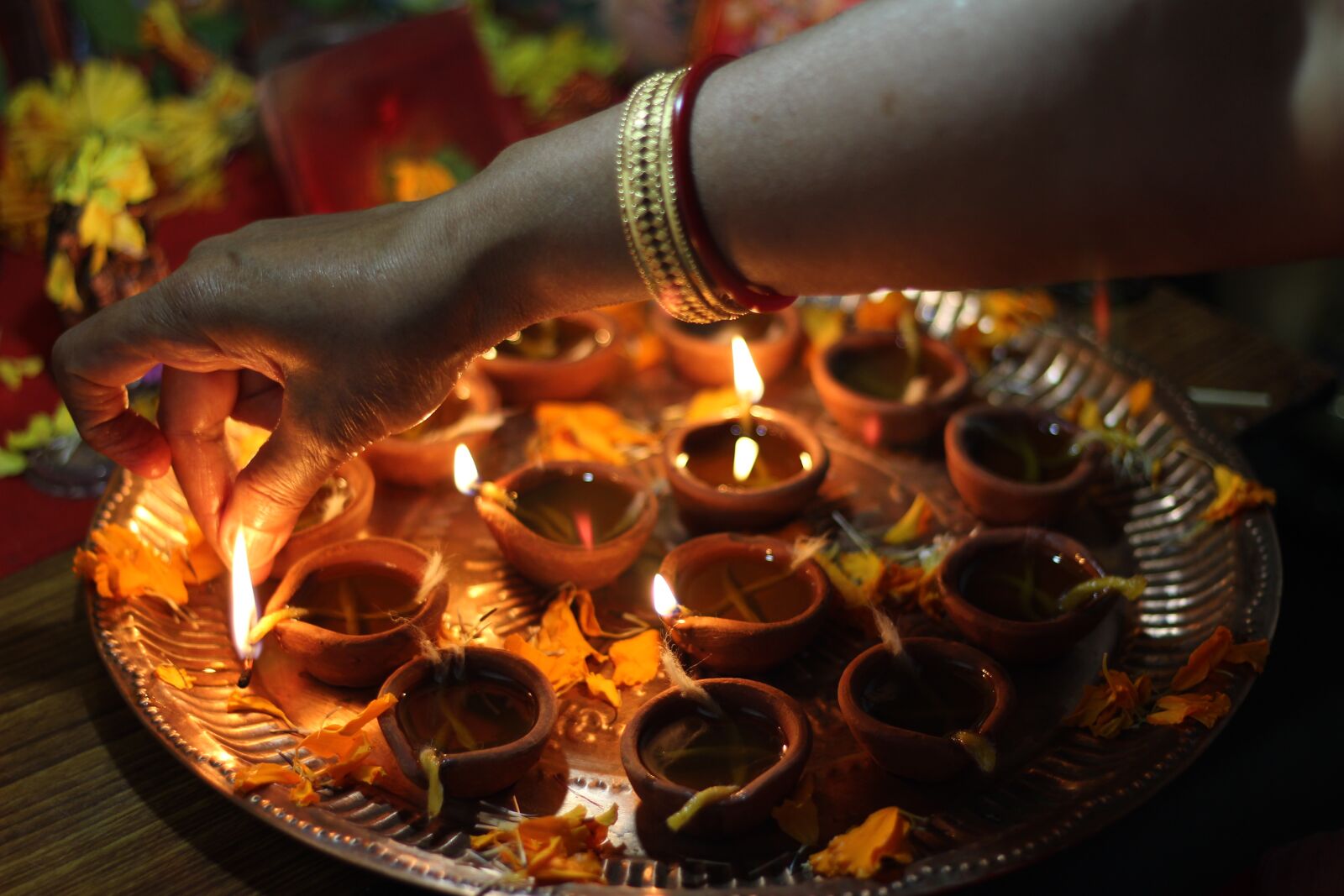 Canon EOS 600D (Rebel EOS T3i / EOS Kiss X5) + Canon EF 50mm F1.8 STM sample photo. Diwali, diya, occasion photography