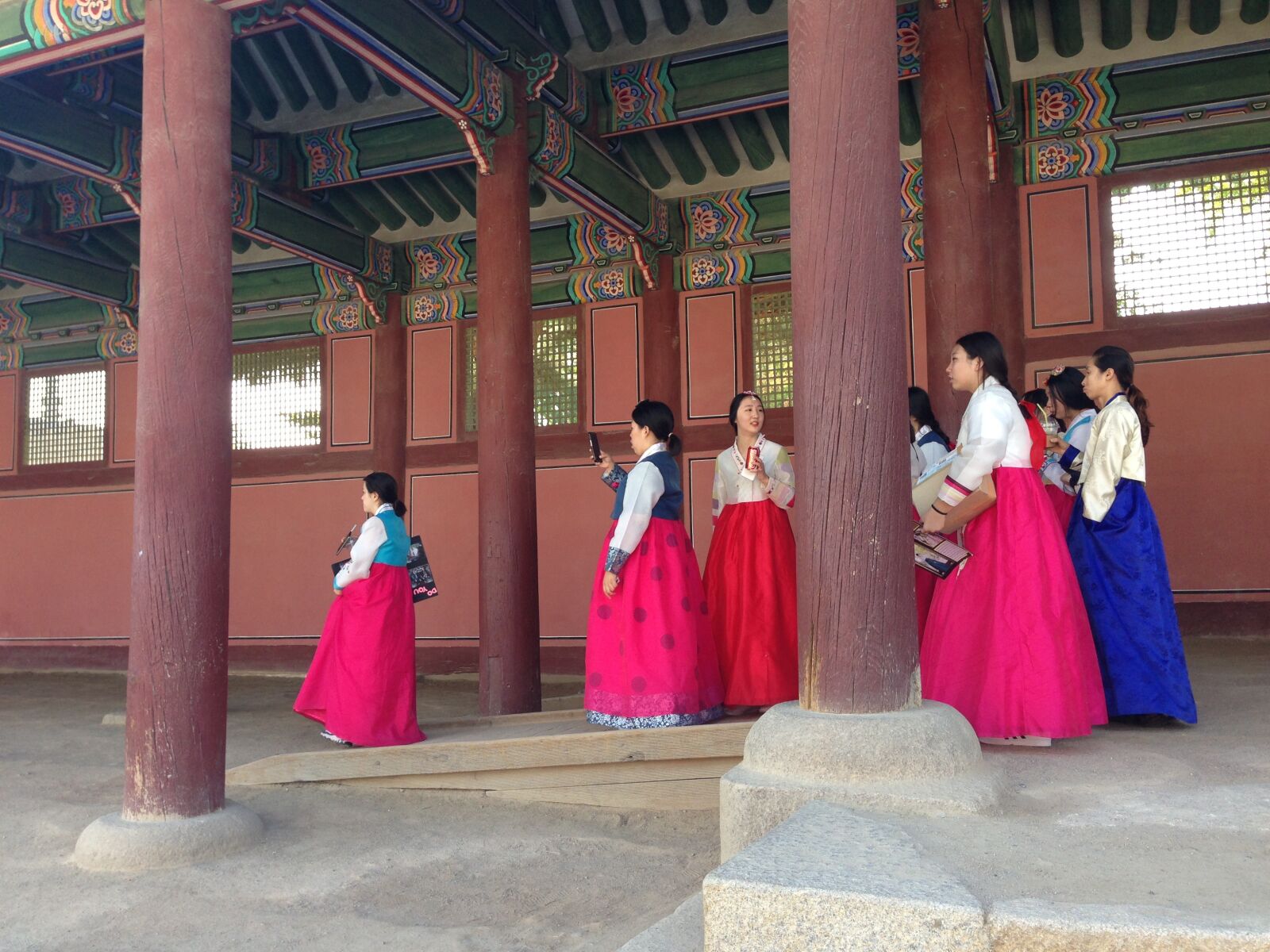 iPhone 5 back camera 4.12mm f/2.4 sample photo. Korea, women, historical photography