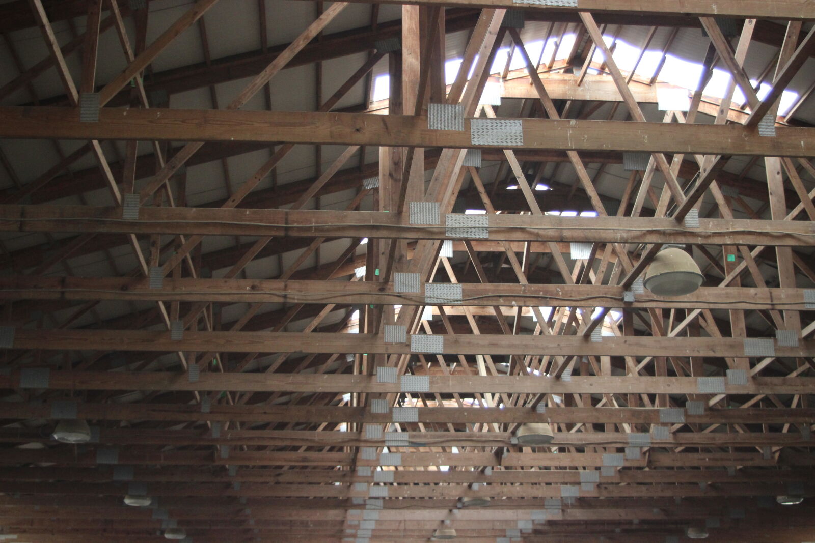 Canon EOS 600D (Rebel EOS T3i / EOS Kiss X5) sample photo. Architecture, barn, brown, ceiling photography