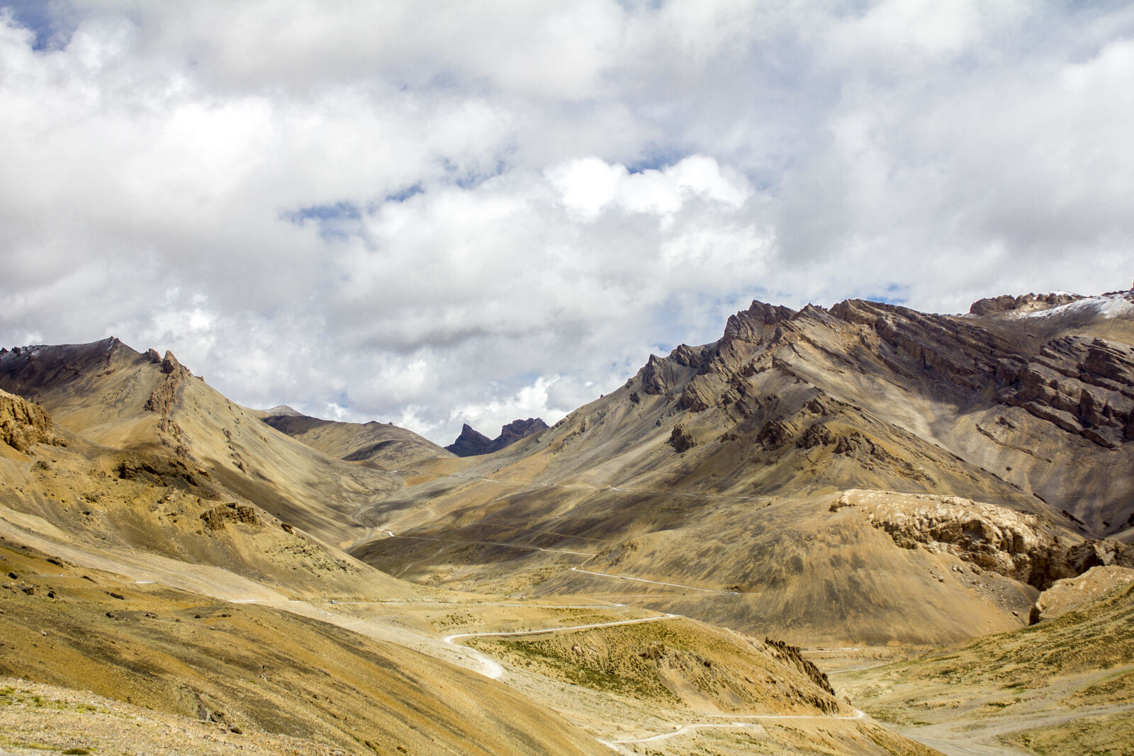 Canon EF-S 18-55mm F3.5-5.6 IS sample photo. Himalayas, mountain, roads, mountains photography