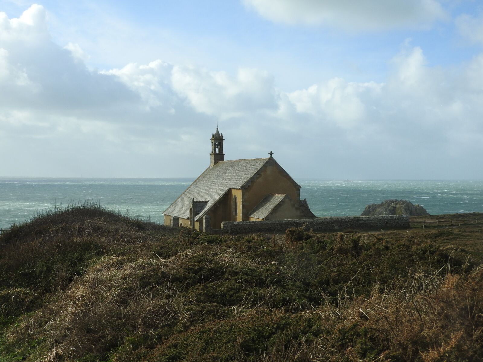 Nikon Coolpix P610 sample photo. Chapel, sea, side photography
