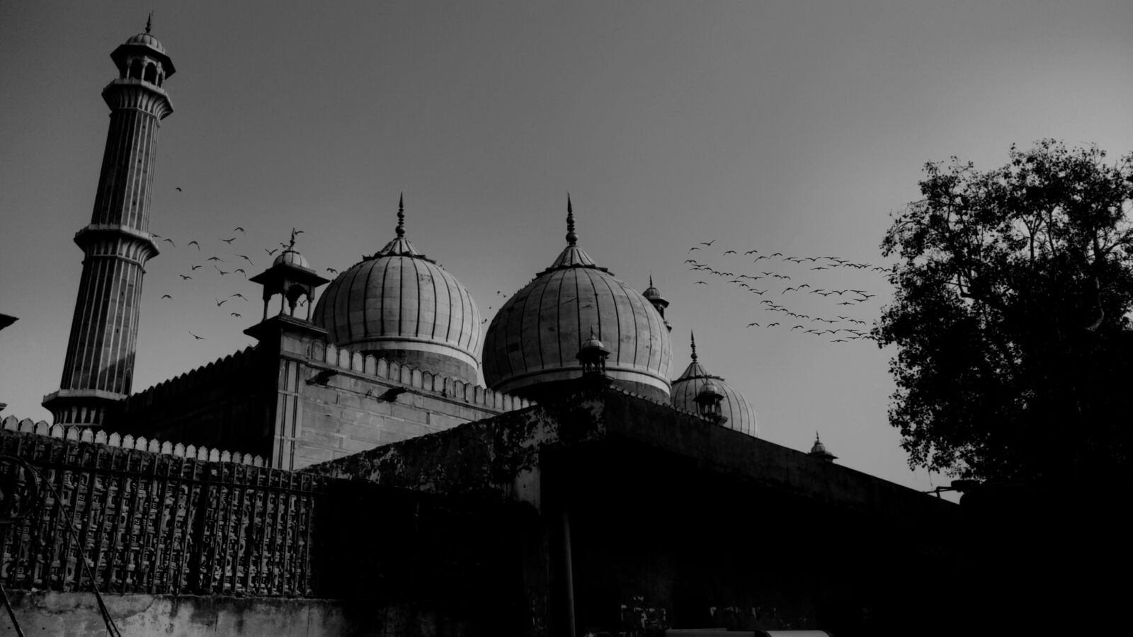 QCOM-AA QCAM-AA sample photo. Grayscale, photo, of, mosque photography