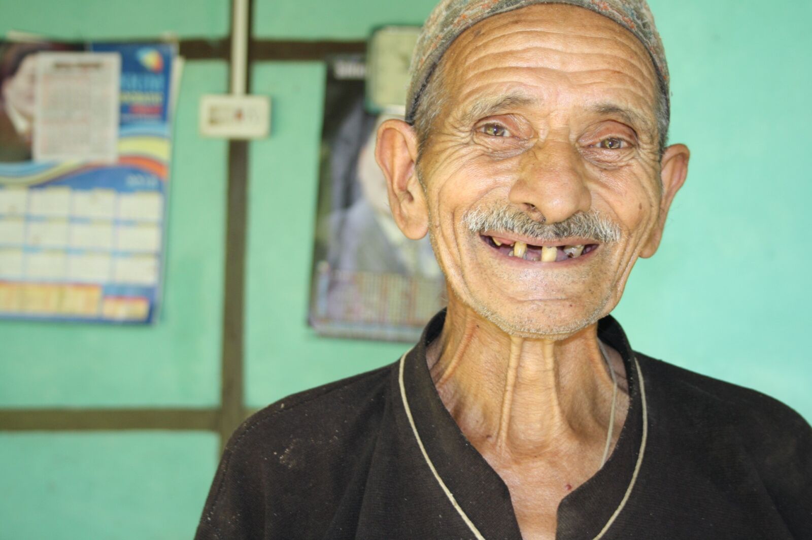Canon EOS 1000D (EOS Digital Rebel XS / EOS Kiss F) sample photo. Happy, smile, old man photography