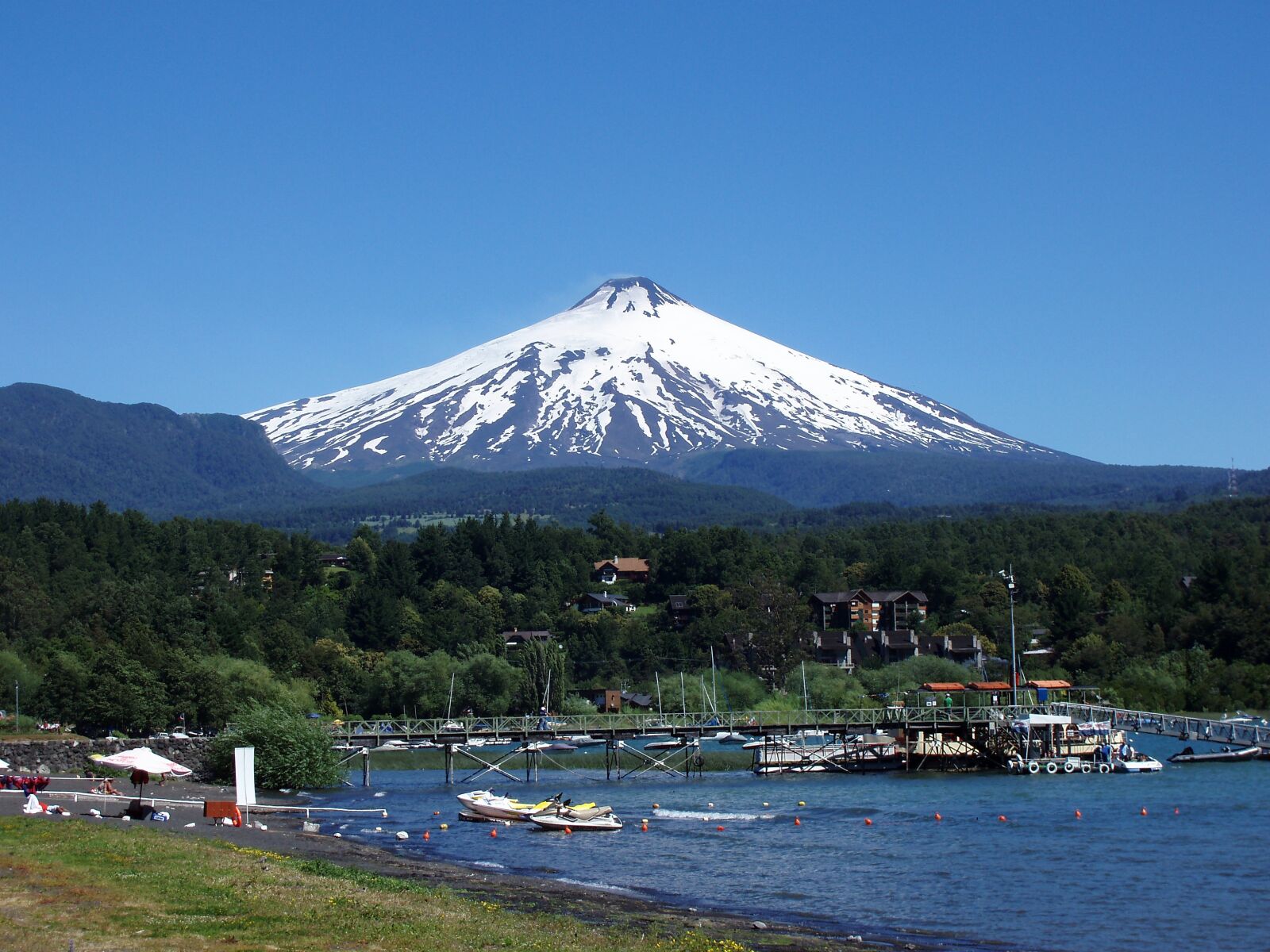 Olympus uD800,S800 sample photo. Pucon, chile, the lakes photography