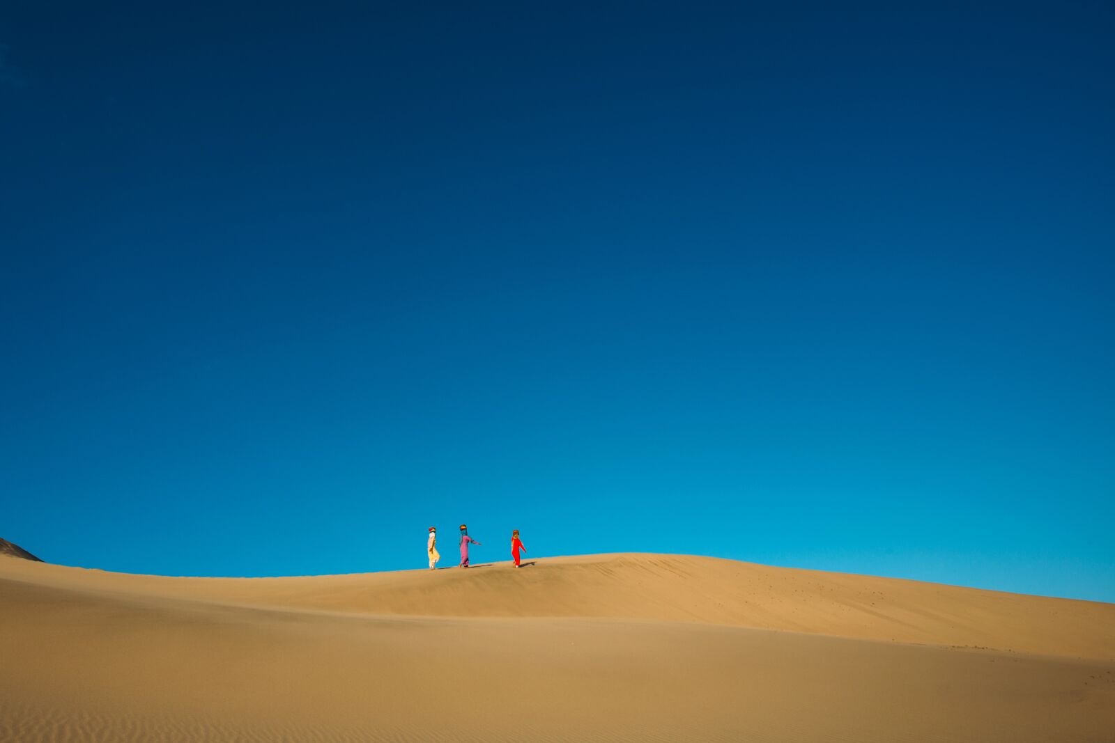 Canon EOS 6D + Canon EF 17-40mm F4L USM sample photo. People, landscape, sand photography