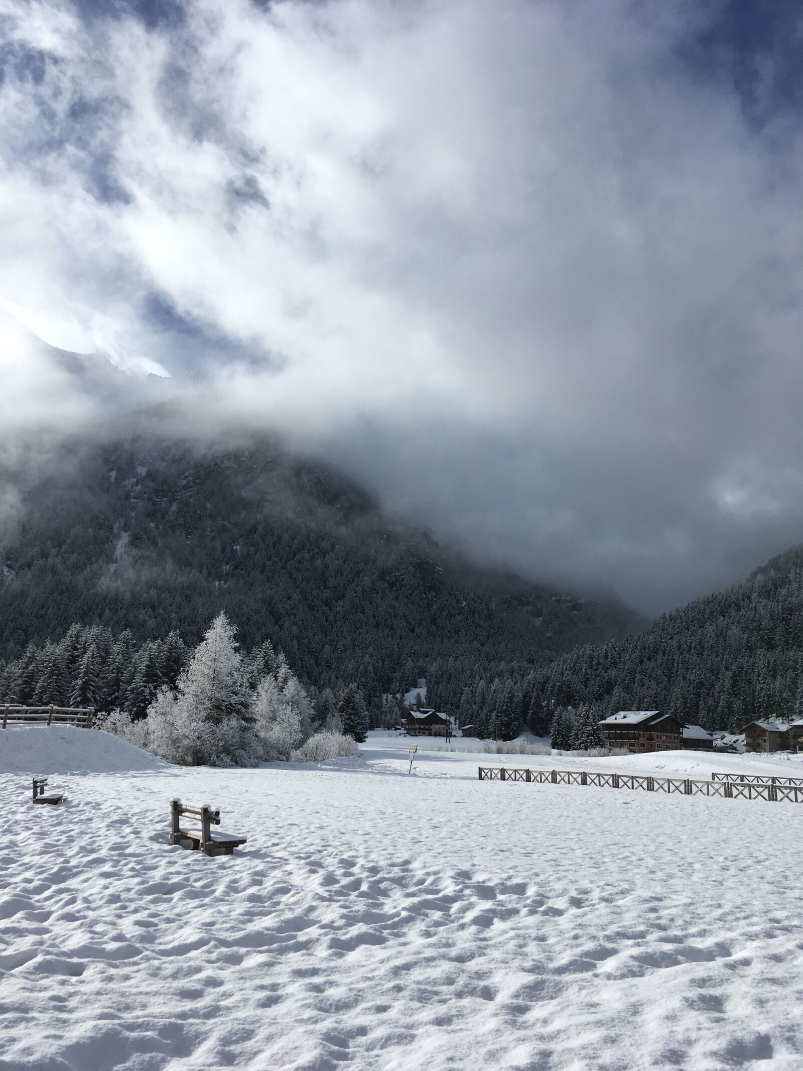 iPhone SE back camera 4.15mm f/2.2 sample photo. Snow, mountain, ice photography