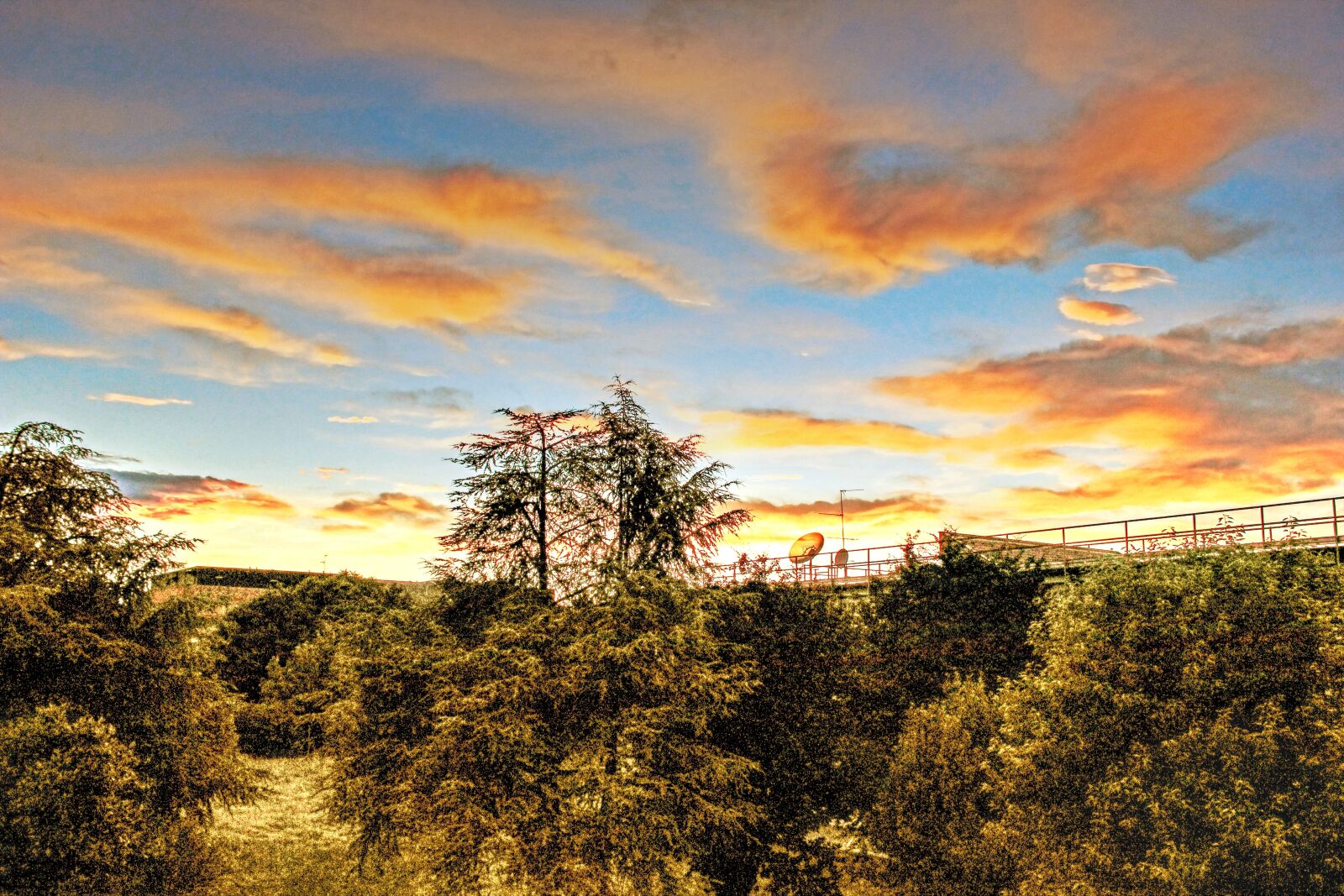 Canon EOS 550D (EOS Rebel T2i / EOS Kiss X4) sample photo. Sunset, summer, sky photography