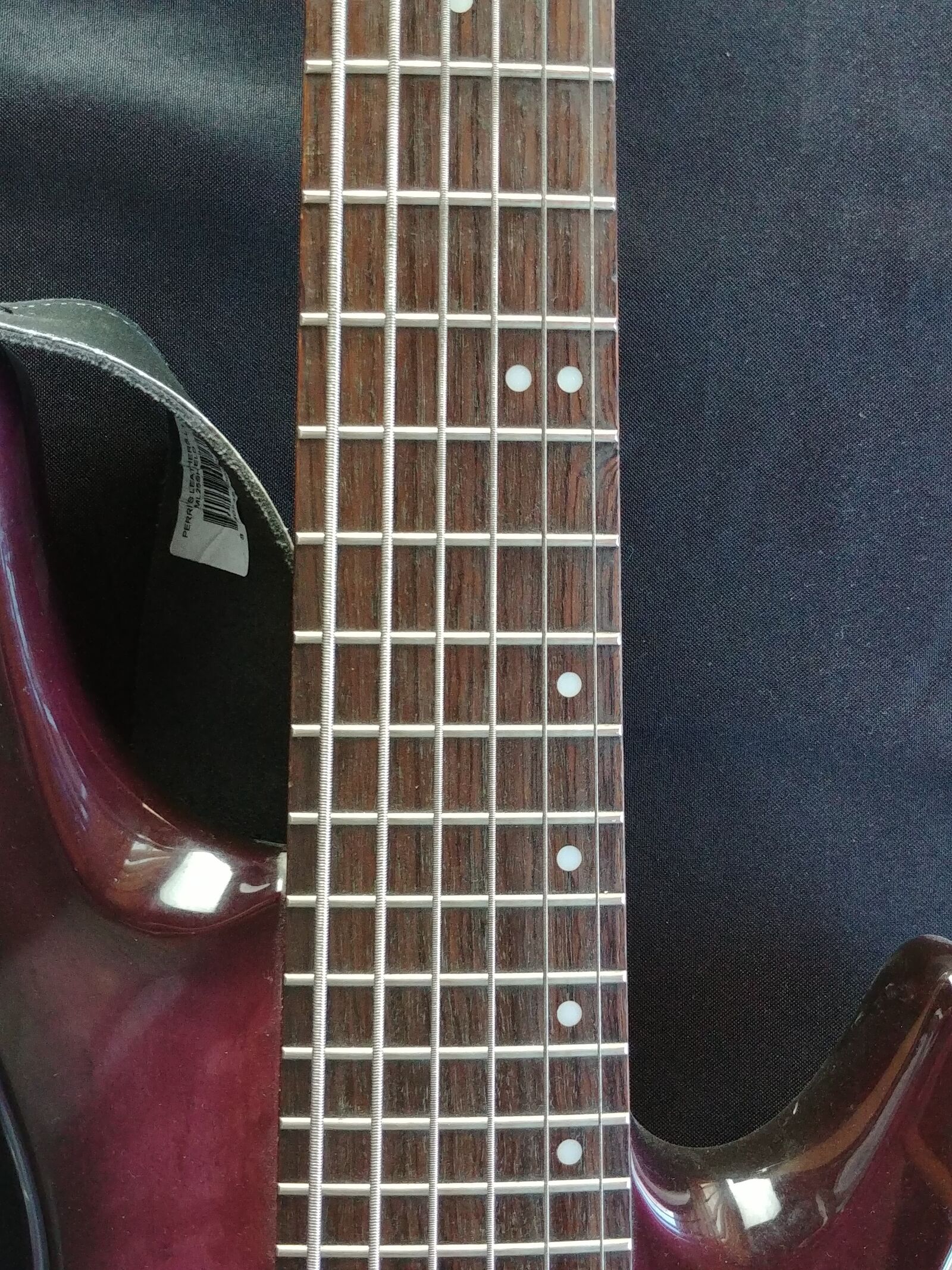 LG G6 sample photo. Bass, guitar, bass guitar photography