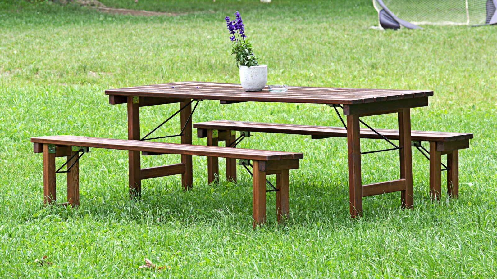 55.0-200.0mm f/4.0-f/5.6 sample photo. Bench, wood, wooden bench photography
