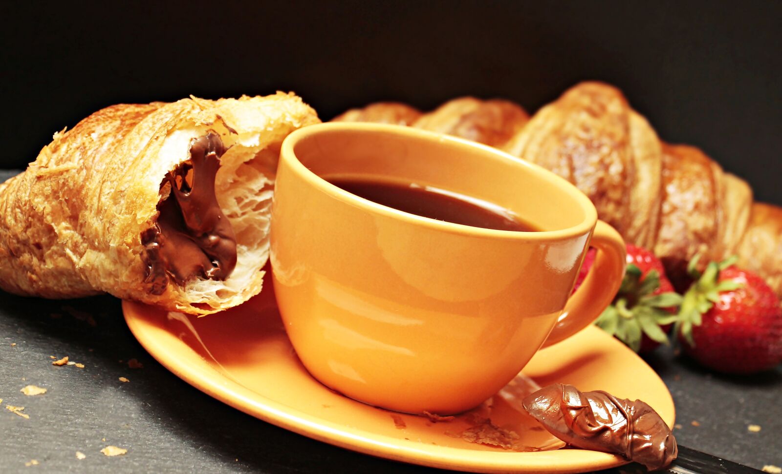 Canon EOS 100D (EOS Rebel SL1 / EOS Kiss X7) sample photo. Coffee, croissant, coffee cup photography