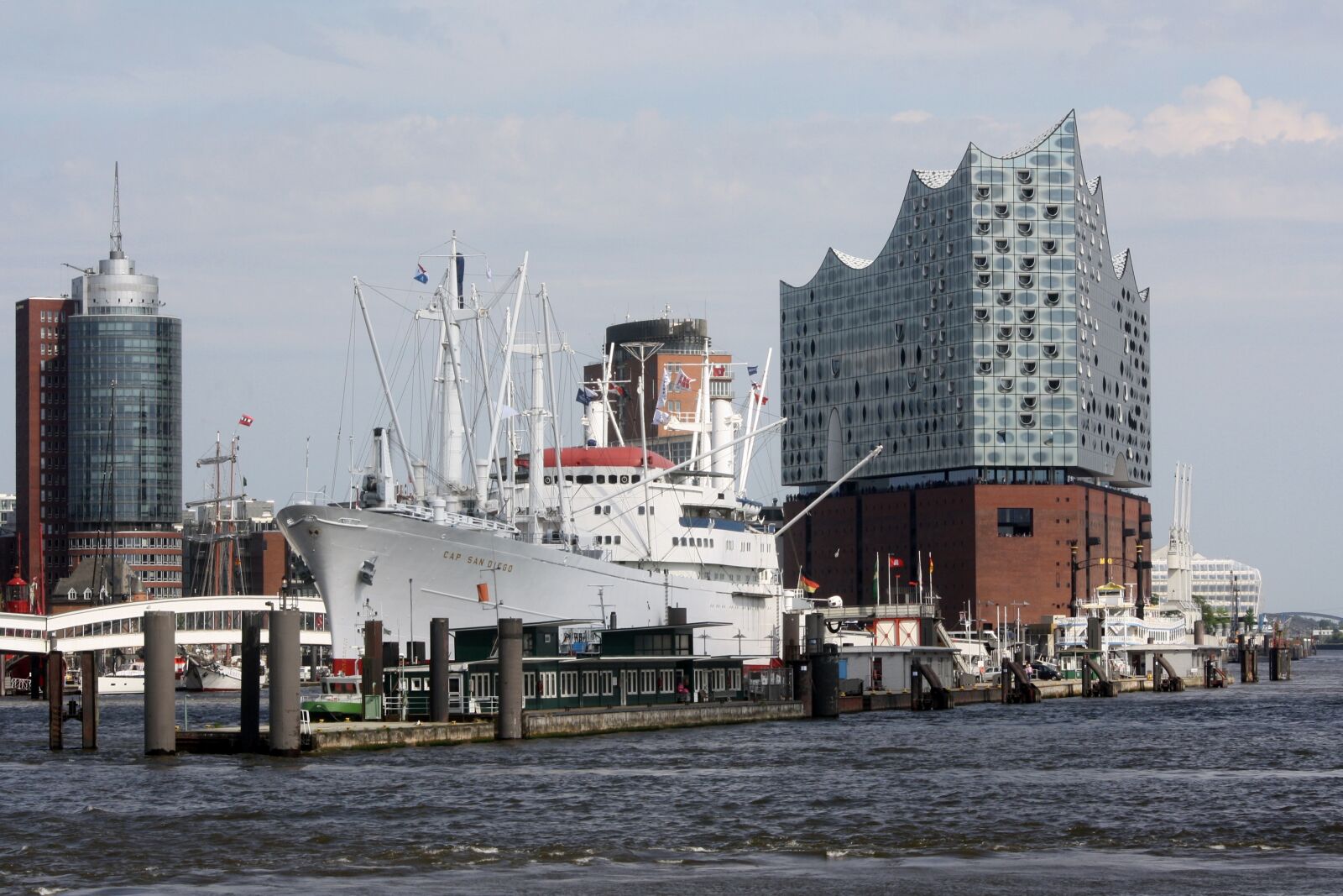 Canon EOS 1000D (EOS Digital Rebel XS / EOS Kiss F) sample photo. Hamburg, elbe philharmonic hall photography